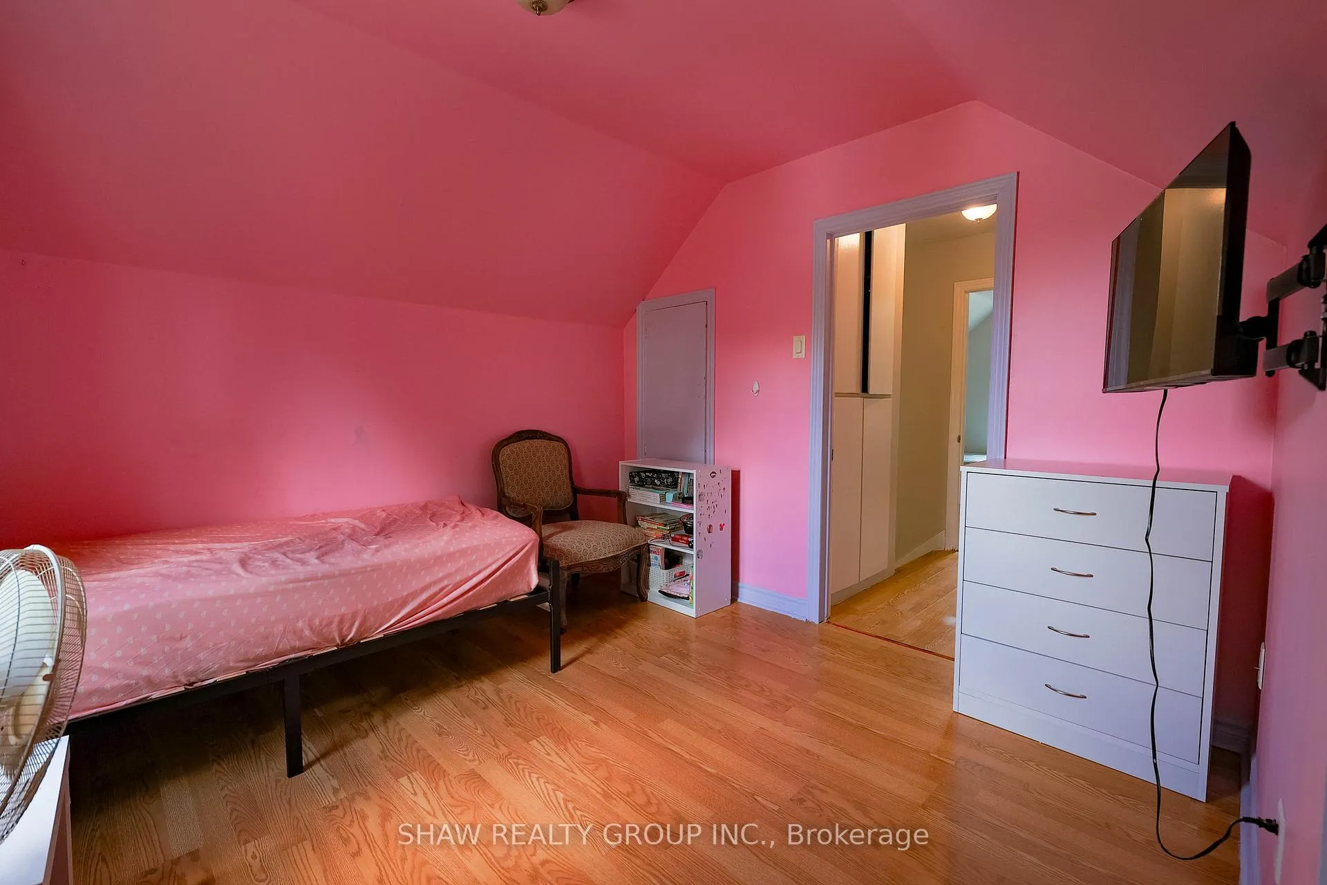 Photo 13 of 690 Guelph Street, Kitchener — HOMEH