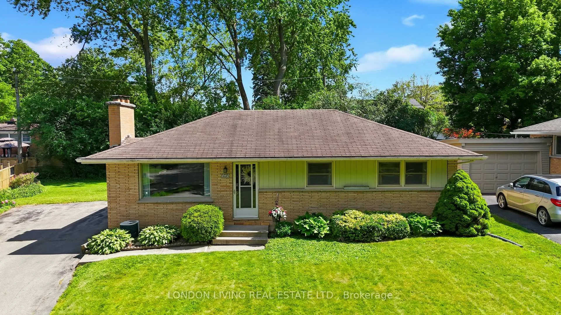 Photo 3 of 549 Ridgewood Crescent, London, South D — HOMEH