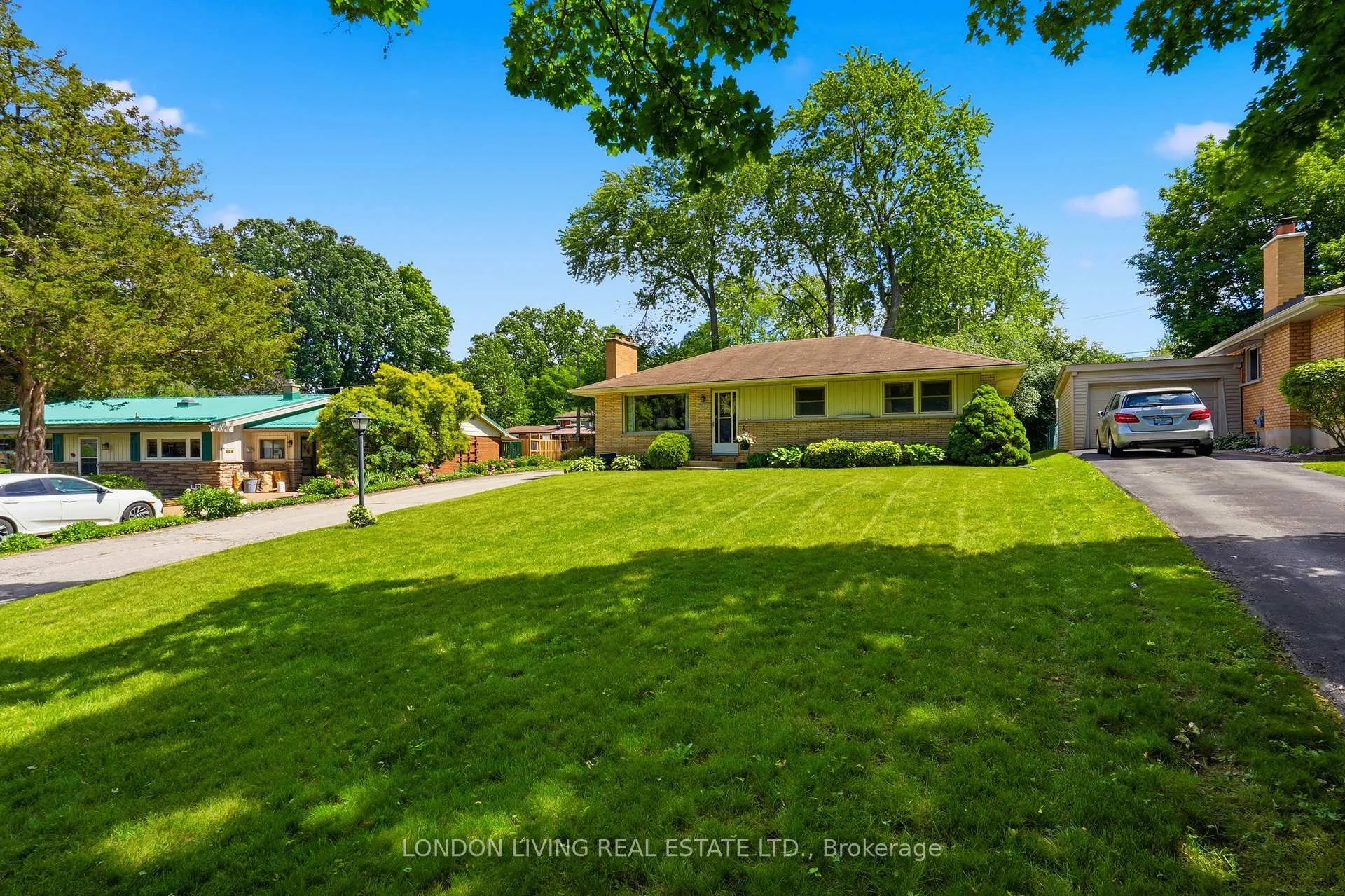 Photo 4 of 549 Ridgewood Crescent, London, South D — HOMEH