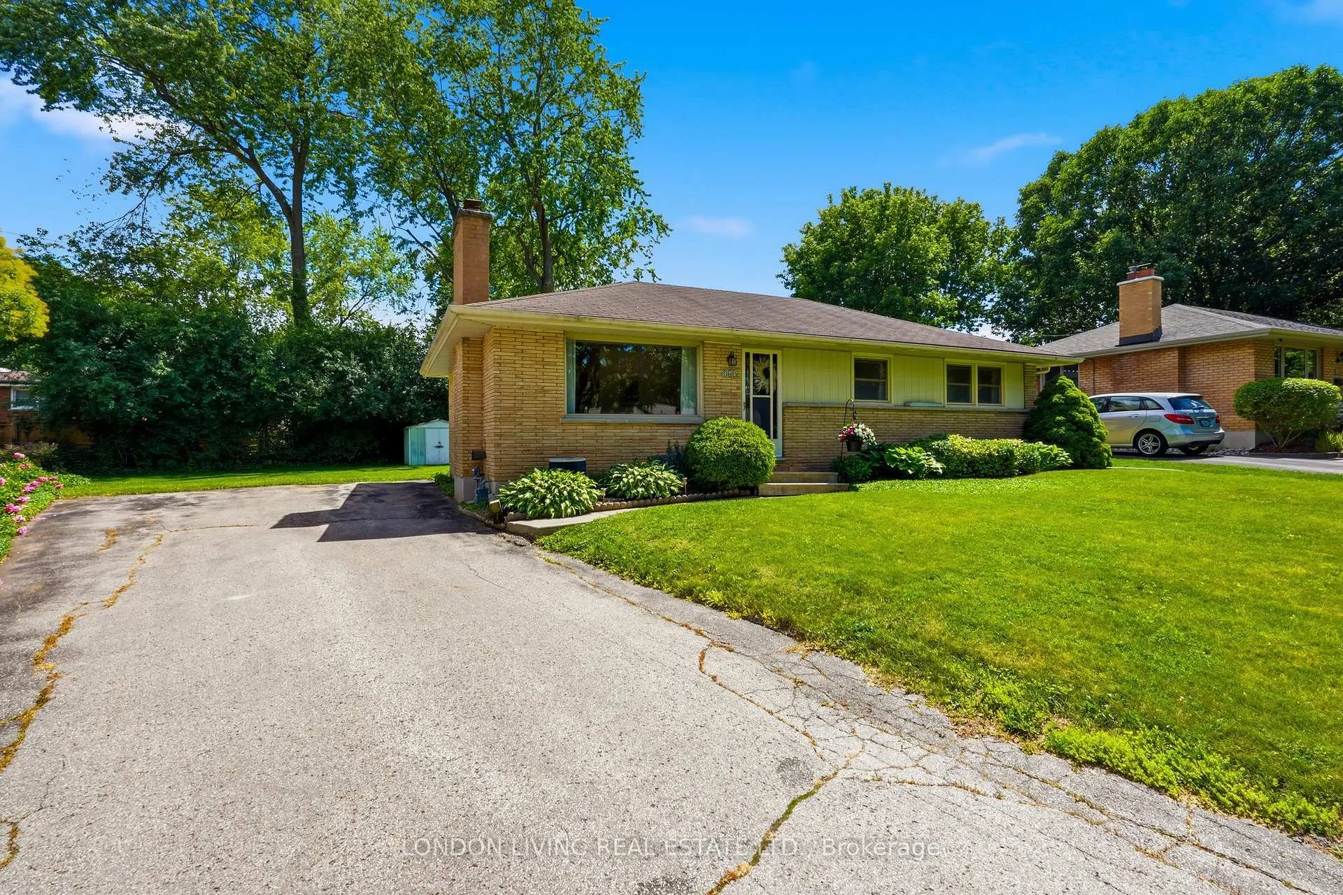 Photo 5 of 549 Ridgewood Crescent, London, South D — HOMEH