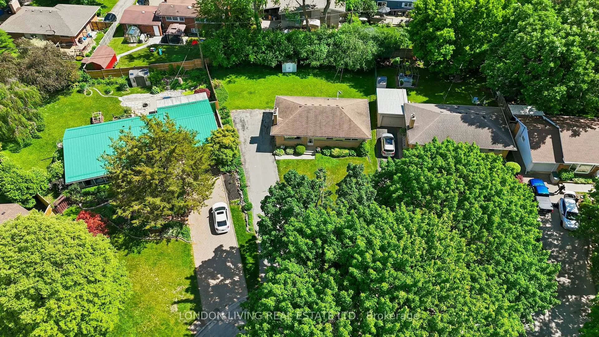 Photo 6 of 549 Ridgewood Crescent, London, South D — HOMEH