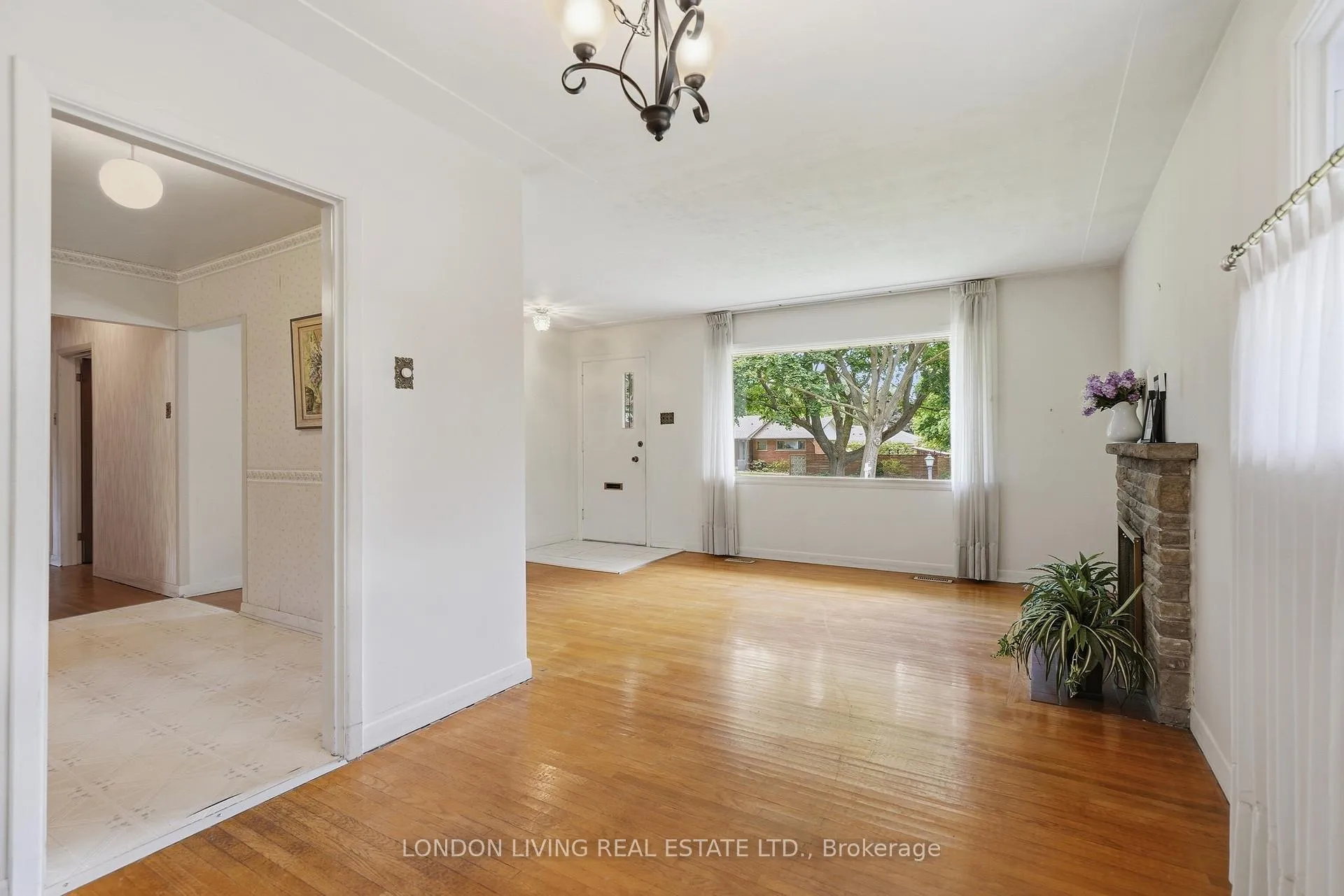Photo 15 of 549 Ridgewood Crescent, London, South D — HOMEH
