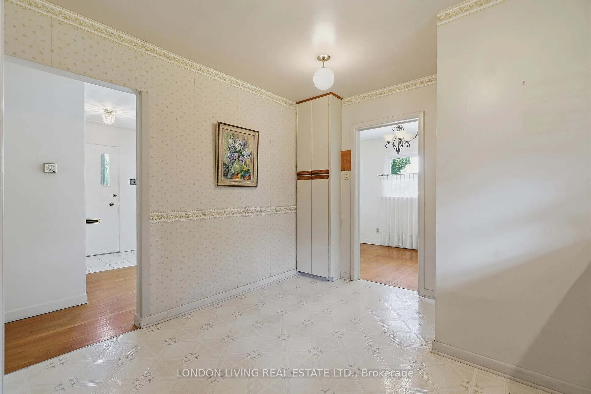 Photo 20 of 549 Ridgewood Crescent, London, South D — HOMEH