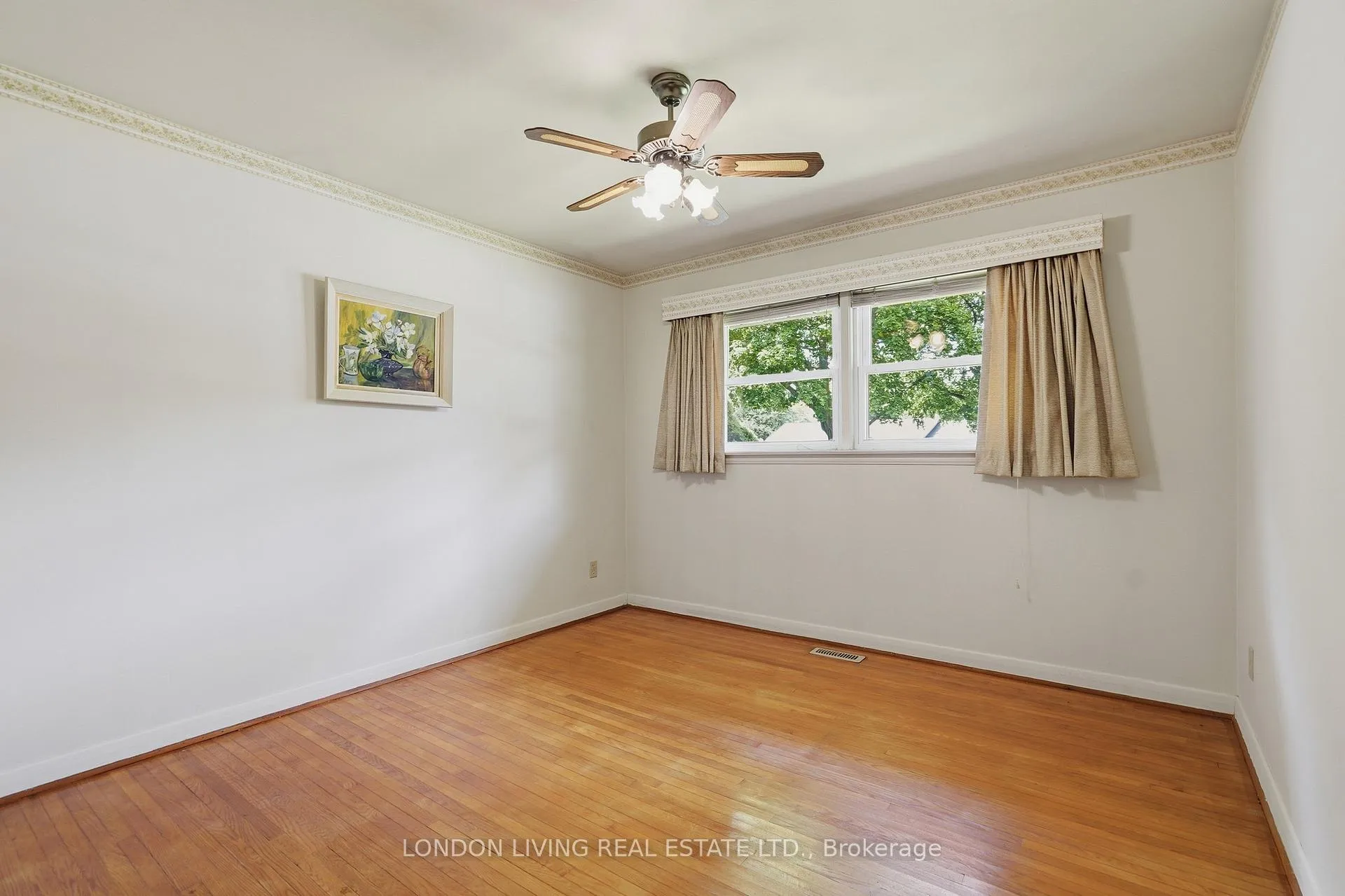 Photo 21 of 549 Ridgewood Crescent, London, South D — HOMEH