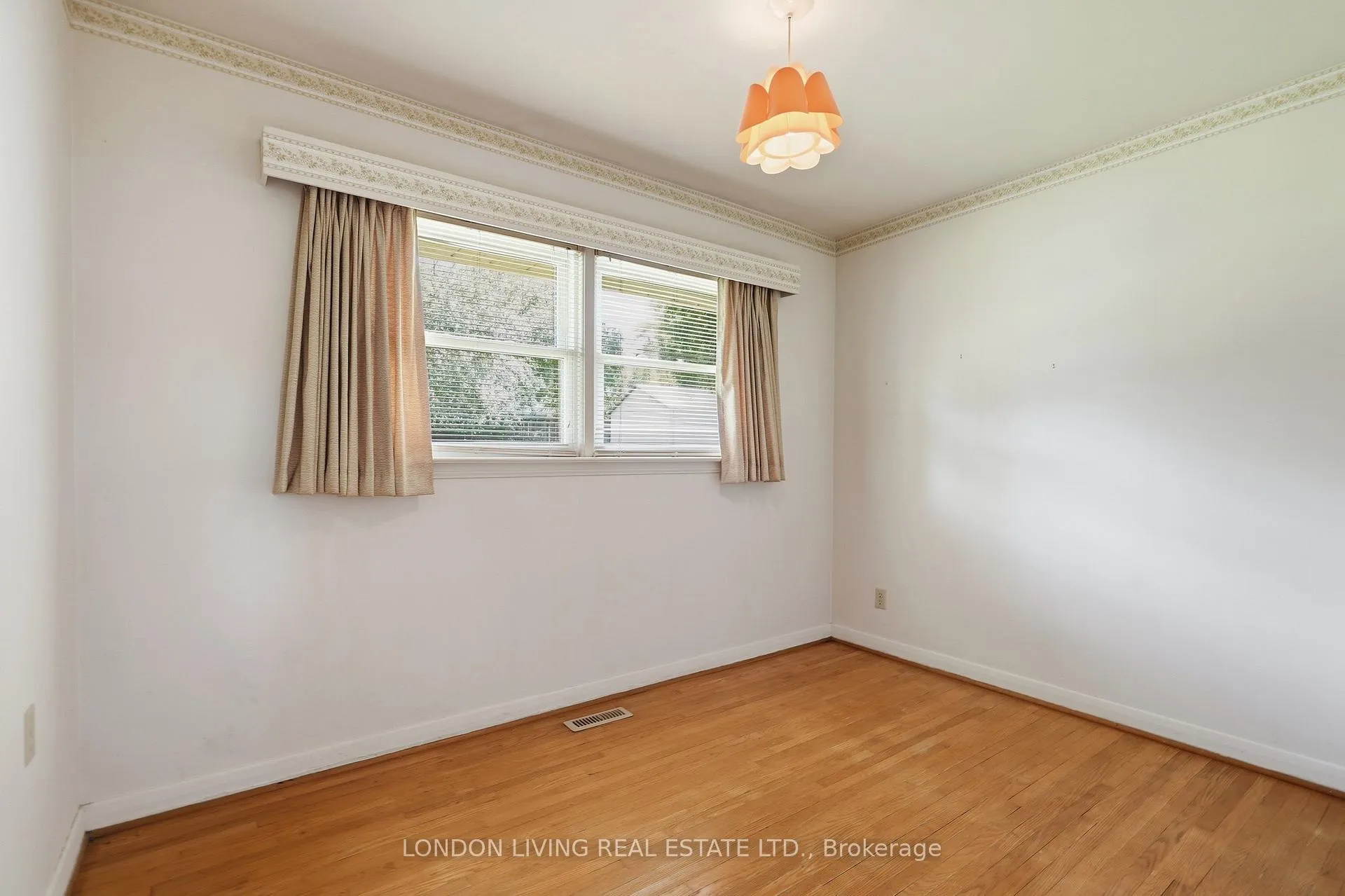 Photo 24 of 549 Ridgewood Crescent, London, South D — HOMEH