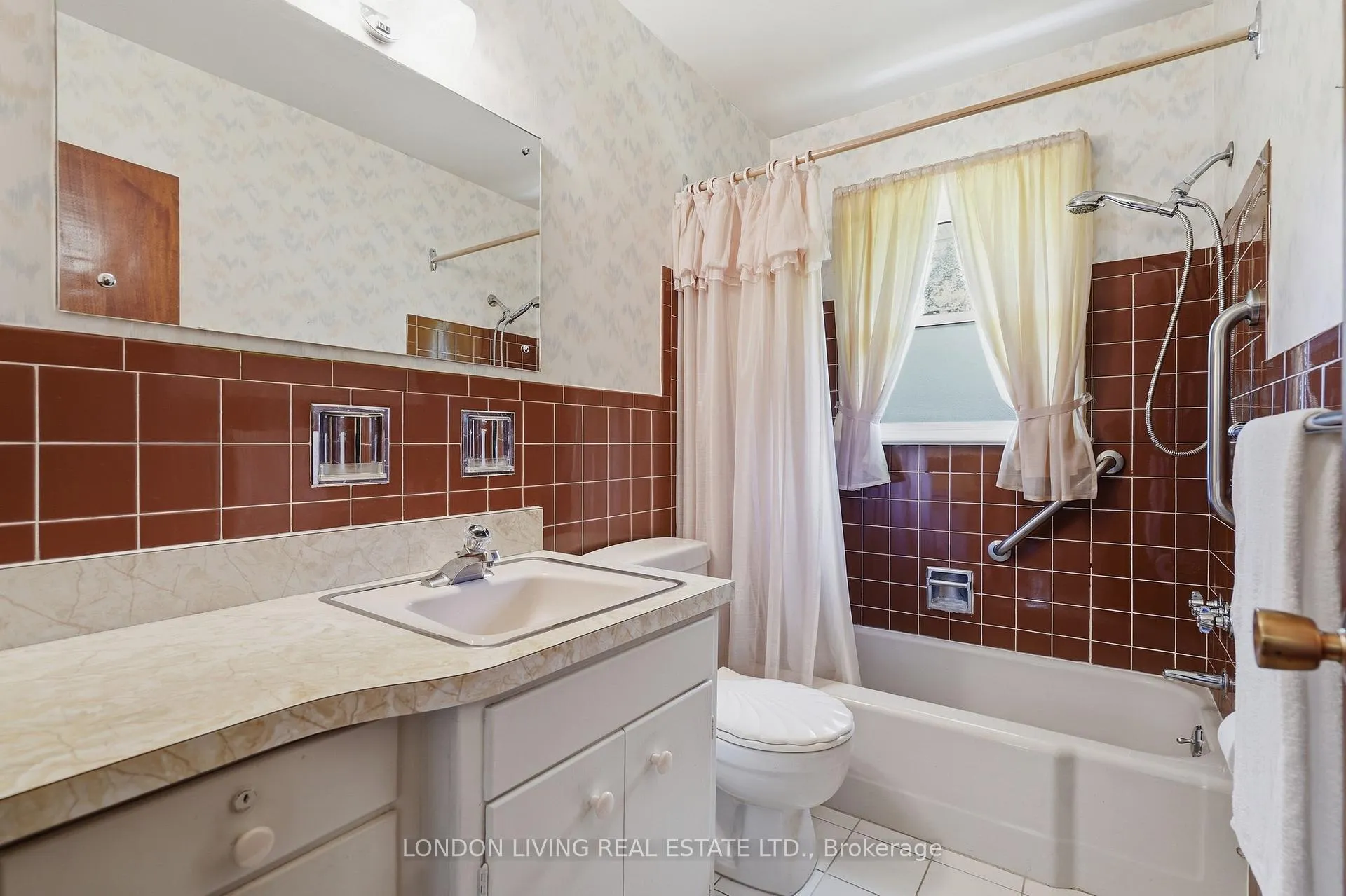 Photo 25 of 549 Ridgewood Crescent, London, South D — HOMEH
