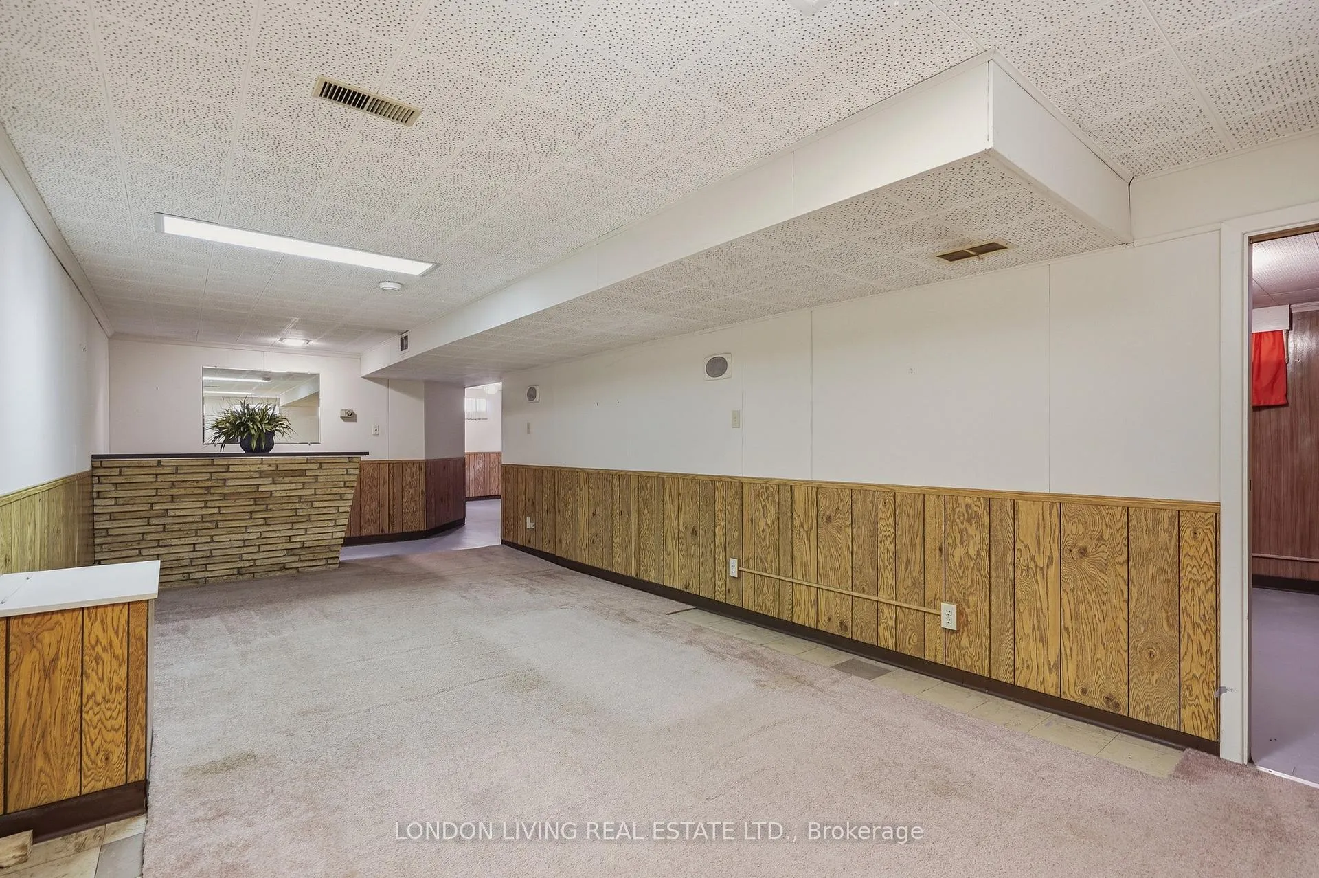Photo 28 of 549 Ridgewood Crescent, London, South D — HOMEH