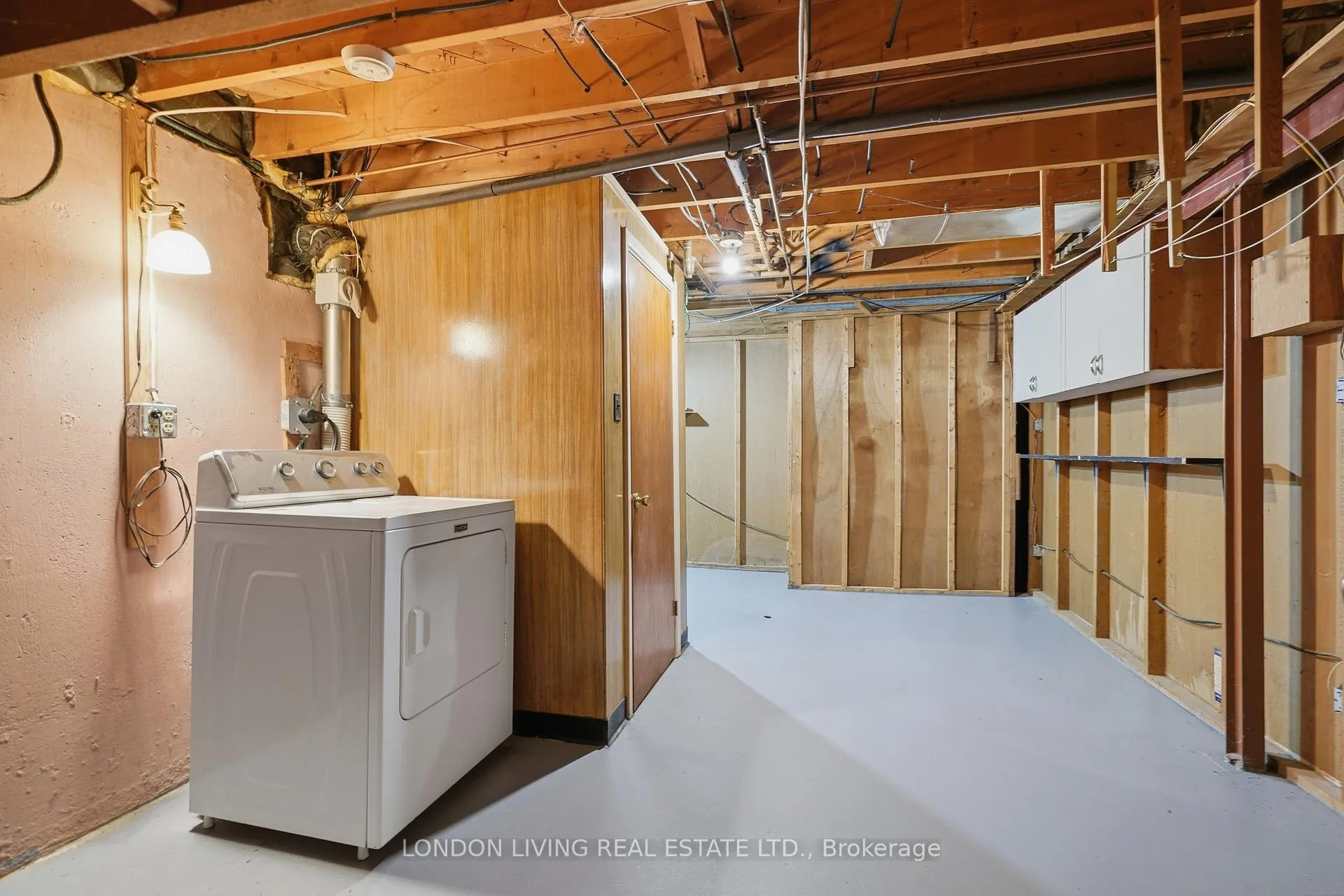 Photo 31 of 549 Ridgewood Crescent, London, South D — HOMEH