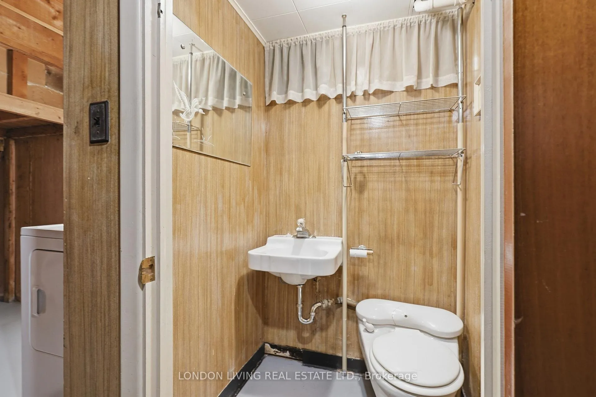 Photo 34 of 549 Ridgewood Crescent, London, South D — HOMEH