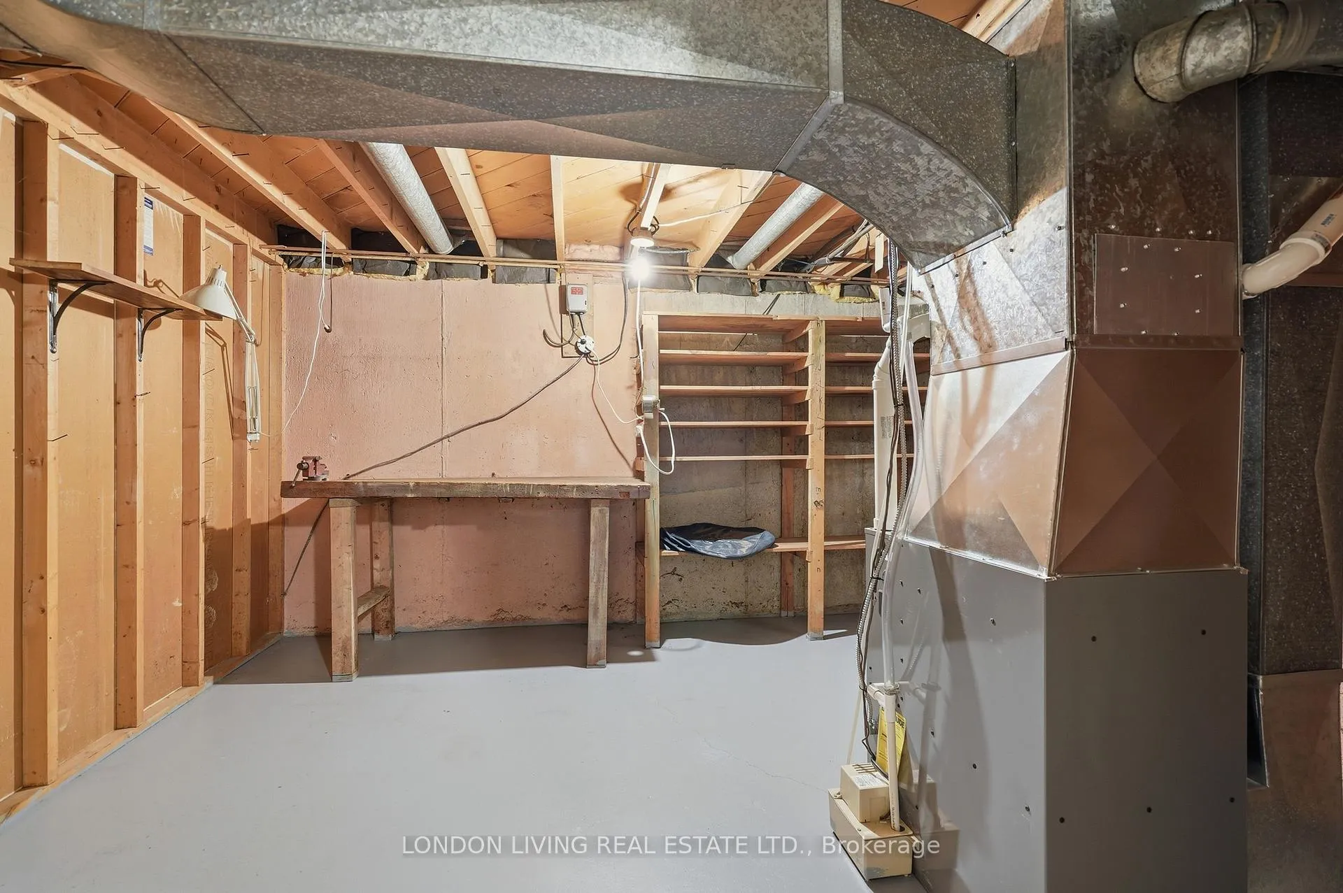 Photo 35 of 549 Ridgewood Crescent, London, South D — HOMEH