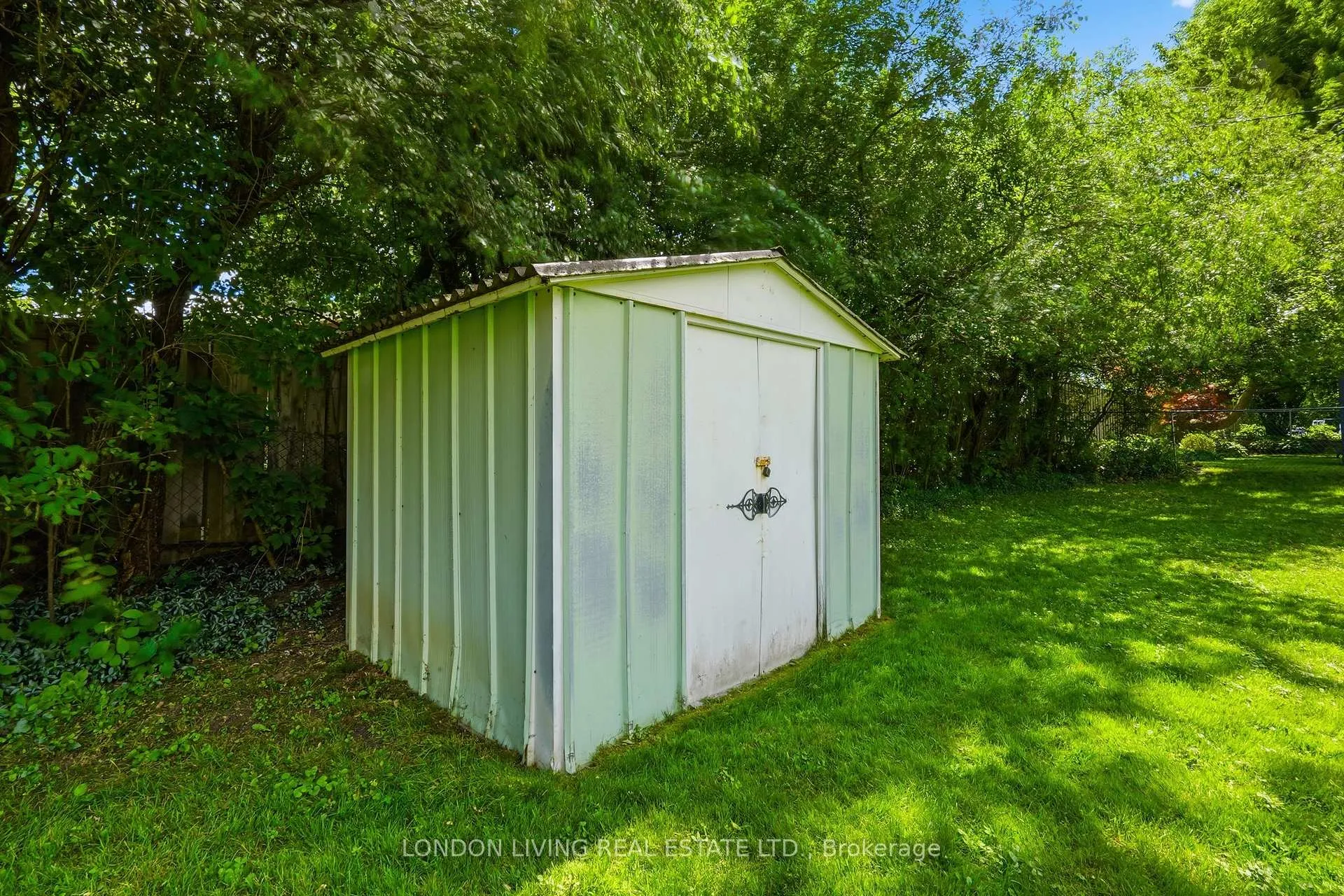 Photo 37 of 549 Ridgewood Crescent, London, South D — HOMEH