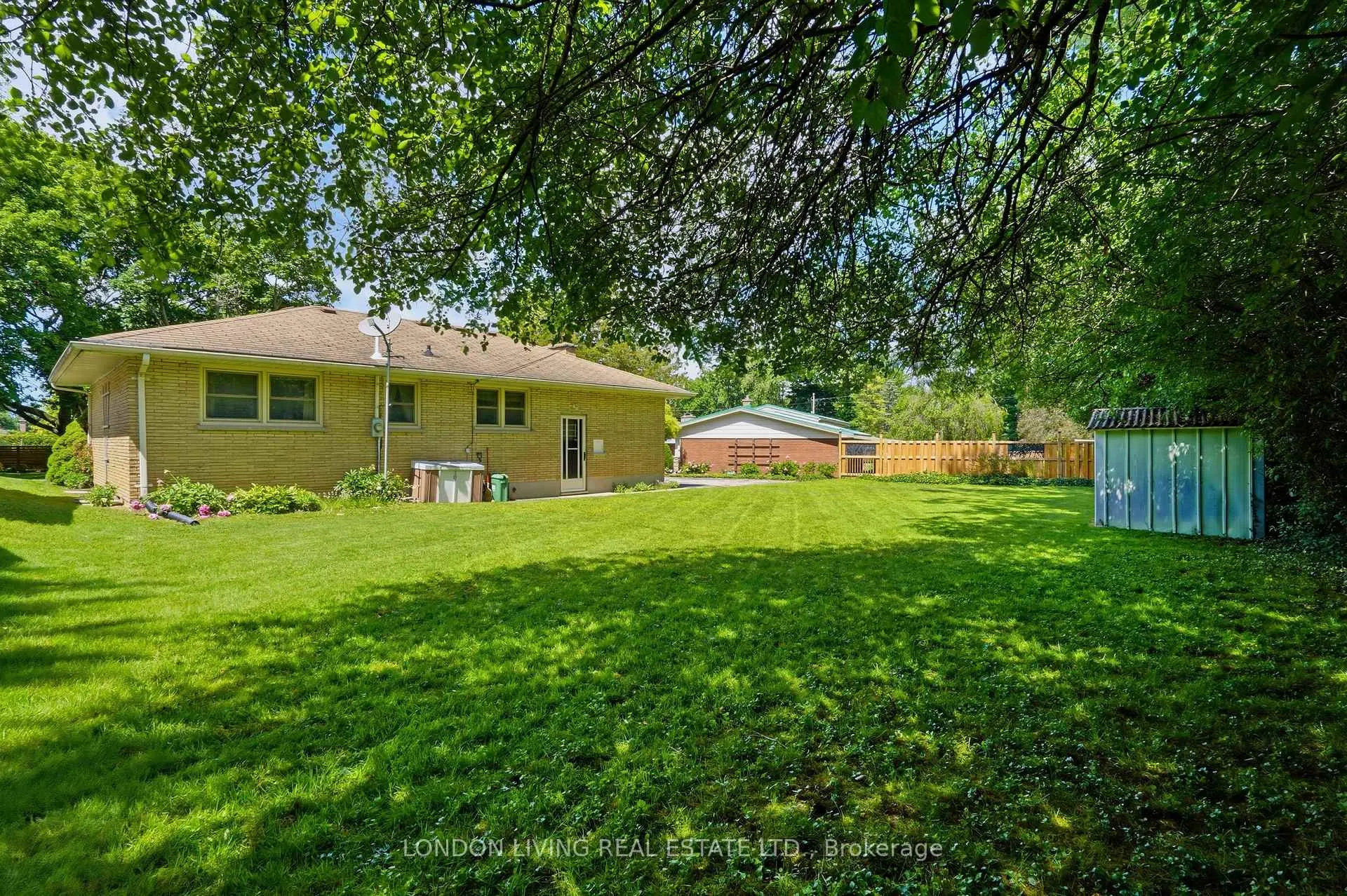 Photo 40 of 549 Ridgewood Crescent, London, South D — HOMEH