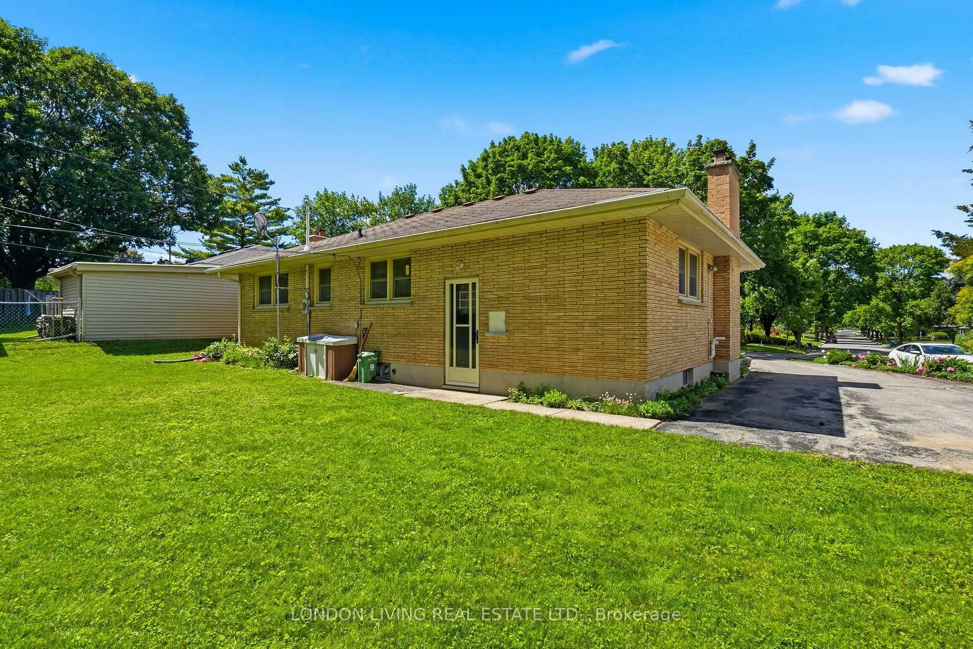 Photo 42 of 549 Ridgewood Crescent, London, South D — HOMEH