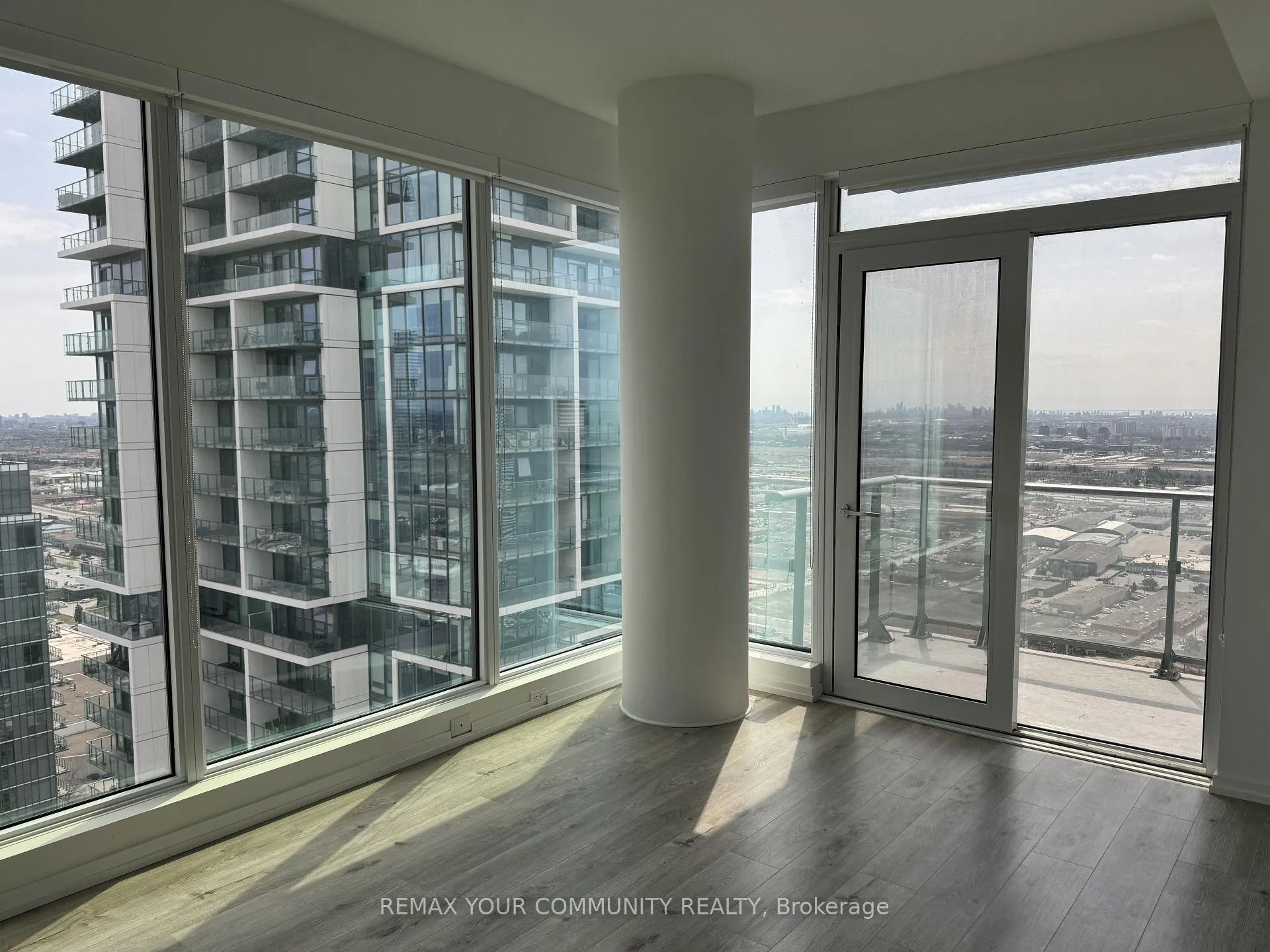 Photo 5 of Unit 4505, 1000 Portage Parkway, Vaughan, Vaughan Corporate Centre — HOMEH