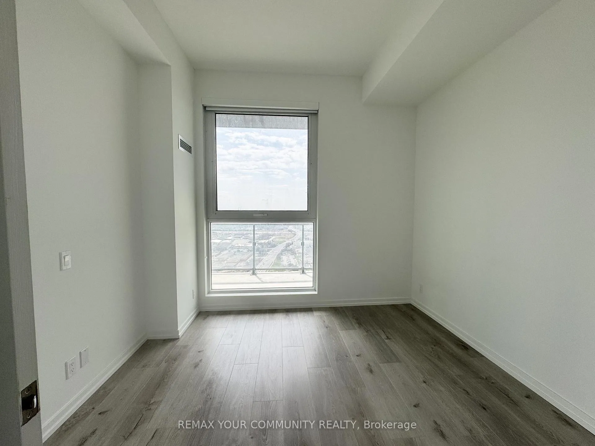 Photo 11 of Unit 4505, 1000 Portage Parkway, Vaughan, Vaughan Corporate Centre — HOMEH