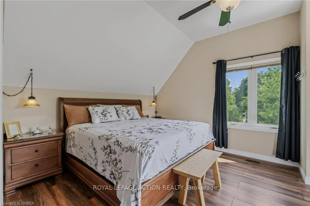 Photo 33 of 46 Clara Crescent, Brantford, Echo Place — HOMEH