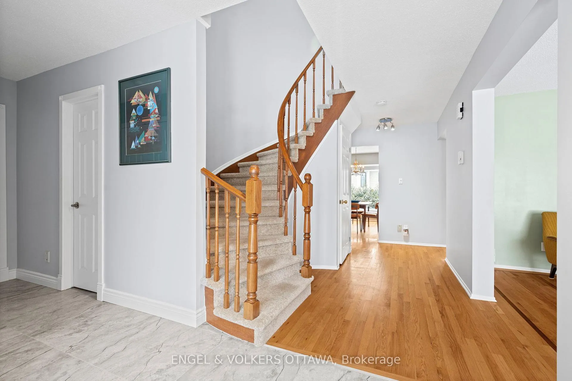 Photo 2 of 3 Balding Crescent, Ottawa, Kanata - Kanata Lakes/Heritage Hills — HOMEH