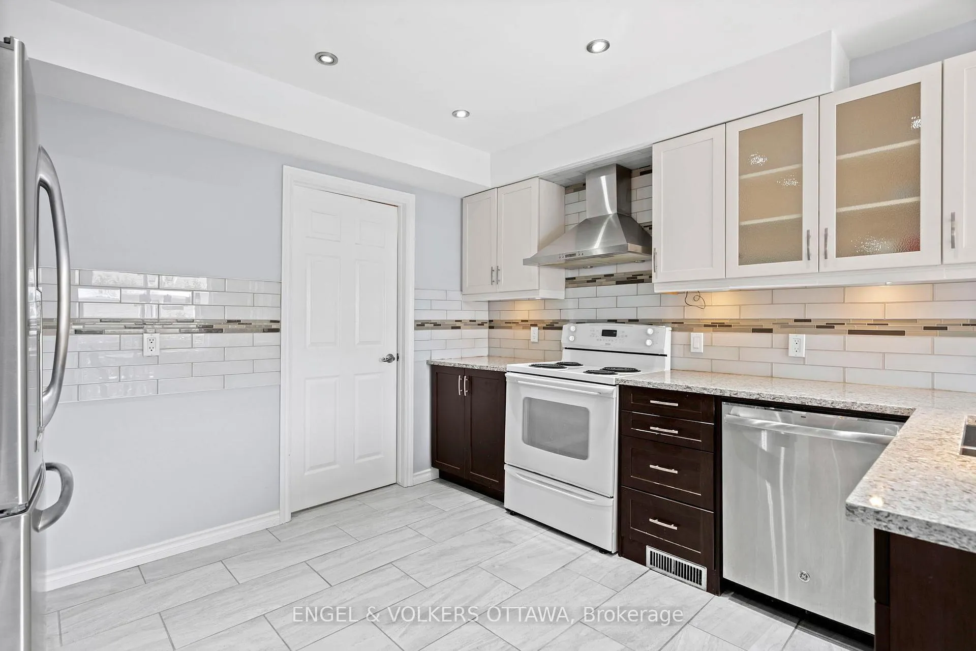 Photo 10 of 3 Balding Crescent, Ottawa, Kanata - Kanata Lakes/Heritage Hills — HOMEH