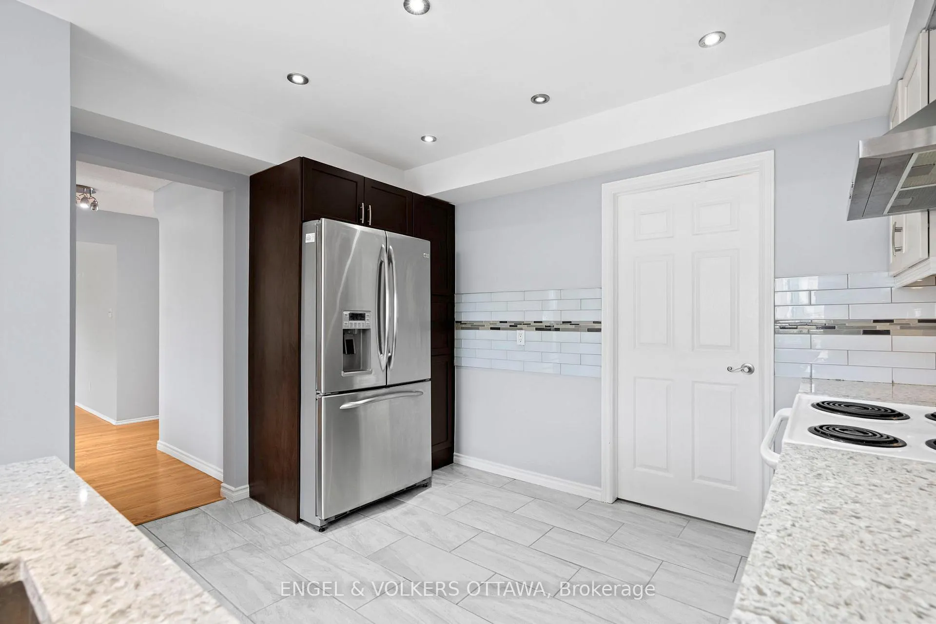Photo 11 of 3 Balding Crescent, Ottawa, Kanata - Kanata Lakes/Heritage Hills — HOMEH