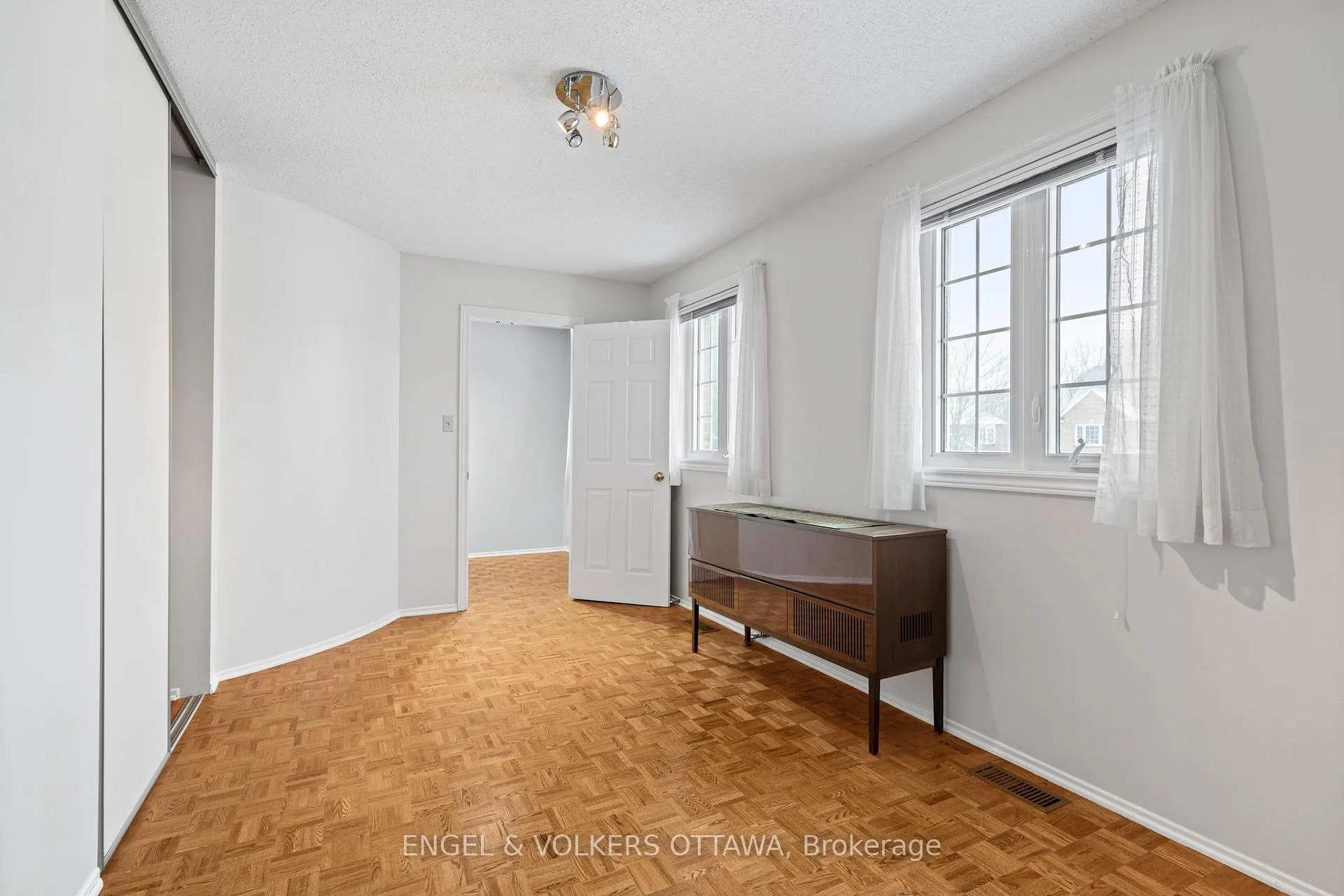 Photo 21 of 3 Balding Crescent, Ottawa, Kanata - Kanata Lakes/Heritage Hills — HOMEH