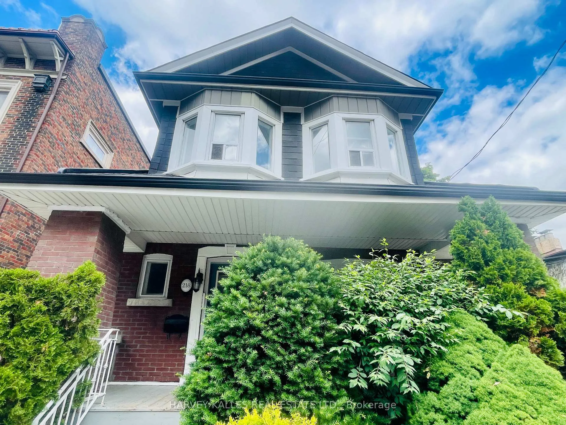 Front of Unit 2nd floor, 218 Heath Street W