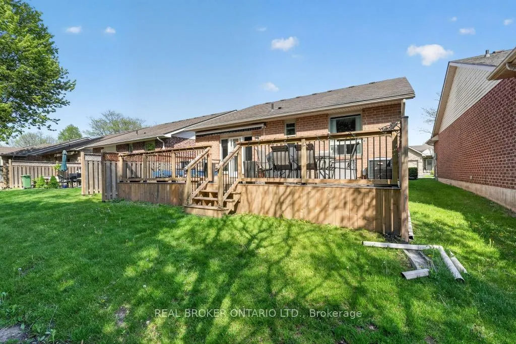Photo 3 of 110 Greentrail Drive, Hamilton, Mount Hope — HOMEH