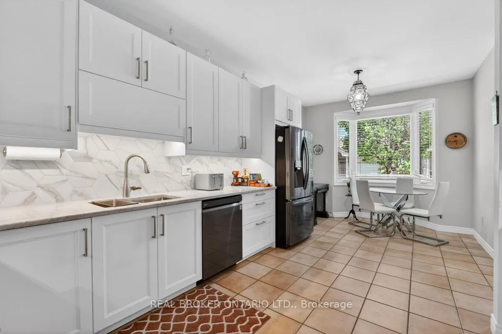 Photo 5 of 110 Greentrail Drive, Hamilton, Mount Hope — HOMEH