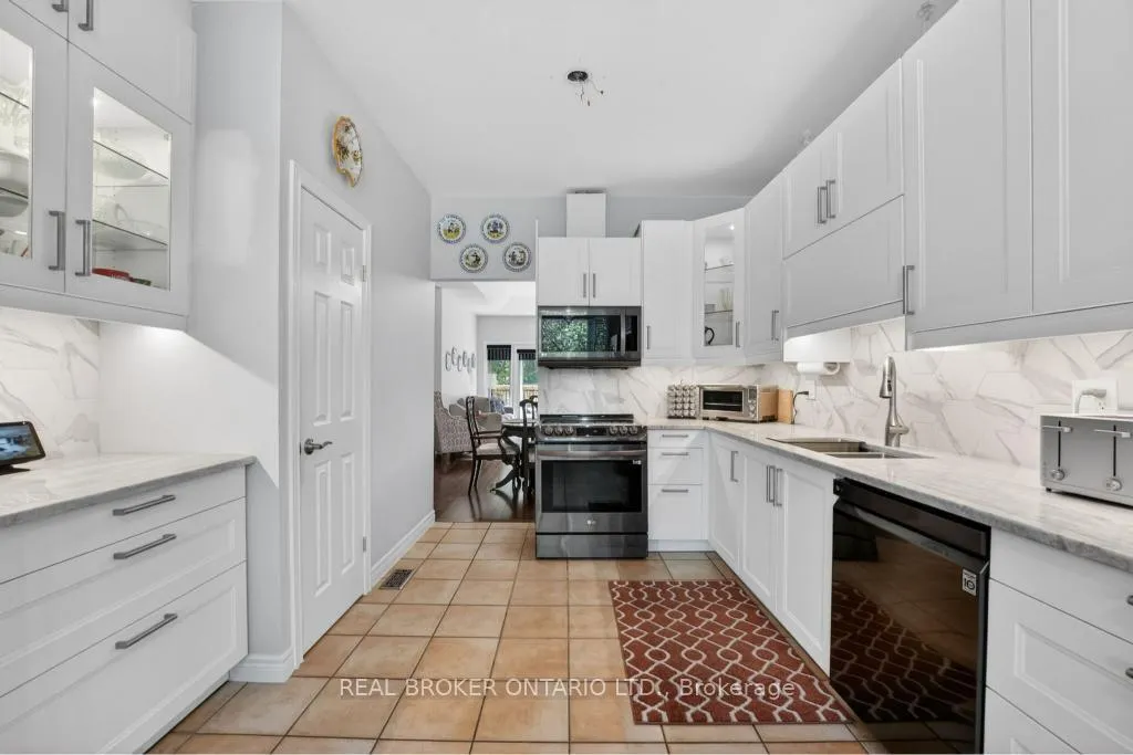 Photo 6 of 110 Greentrail Drive, Hamilton, Mount Hope — HOMEH