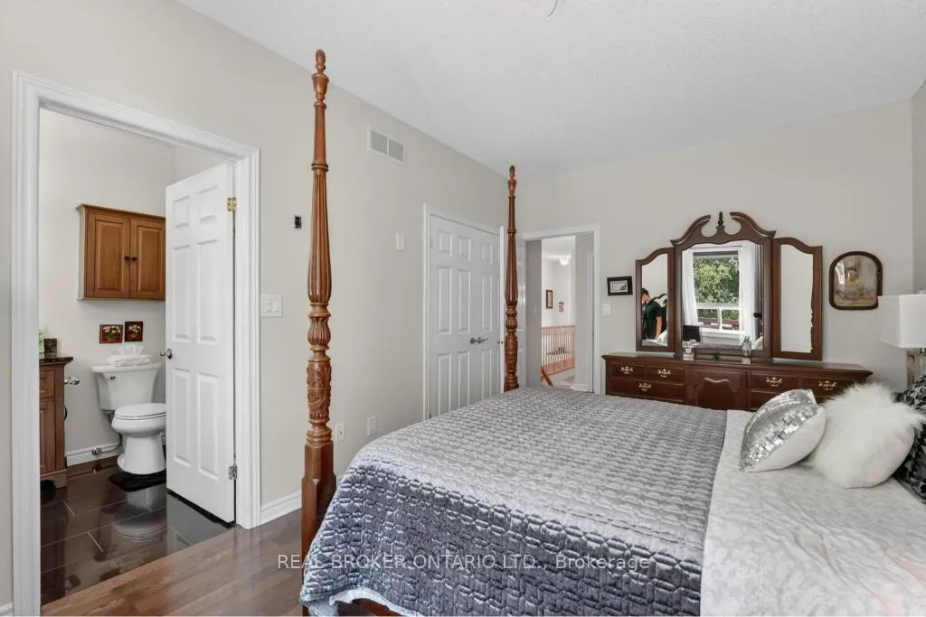 Photo 11 of 110 Greentrail Drive, Hamilton, Mount Hope — HOMEH