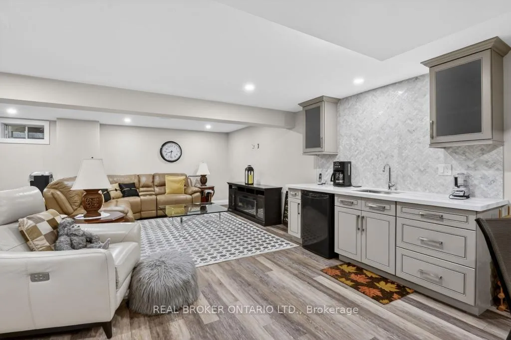 Photo 14 of 110 Greentrail Drive, Hamilton, Mount Hope — HOMEH
