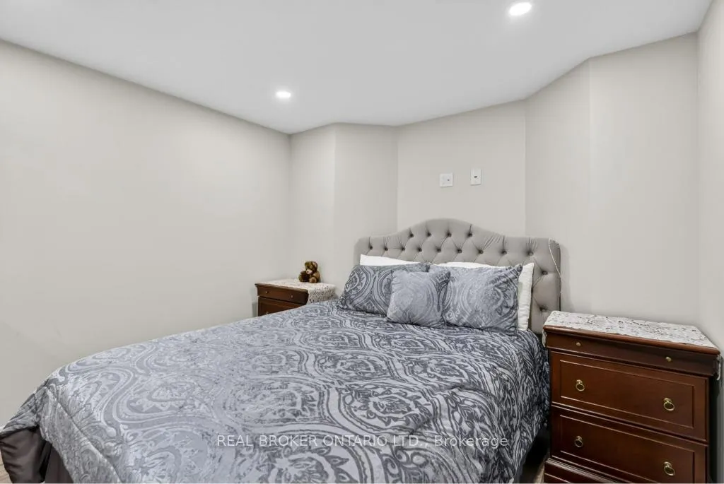 Photo 15 of 110 Greentrail Drive, Hamilton, Mount Hope — HOMEH