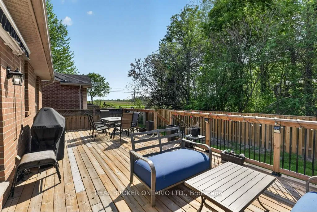 Photo 17 of 110 Greentrail Drive, Hamilton, Mount Hope — HOMEH