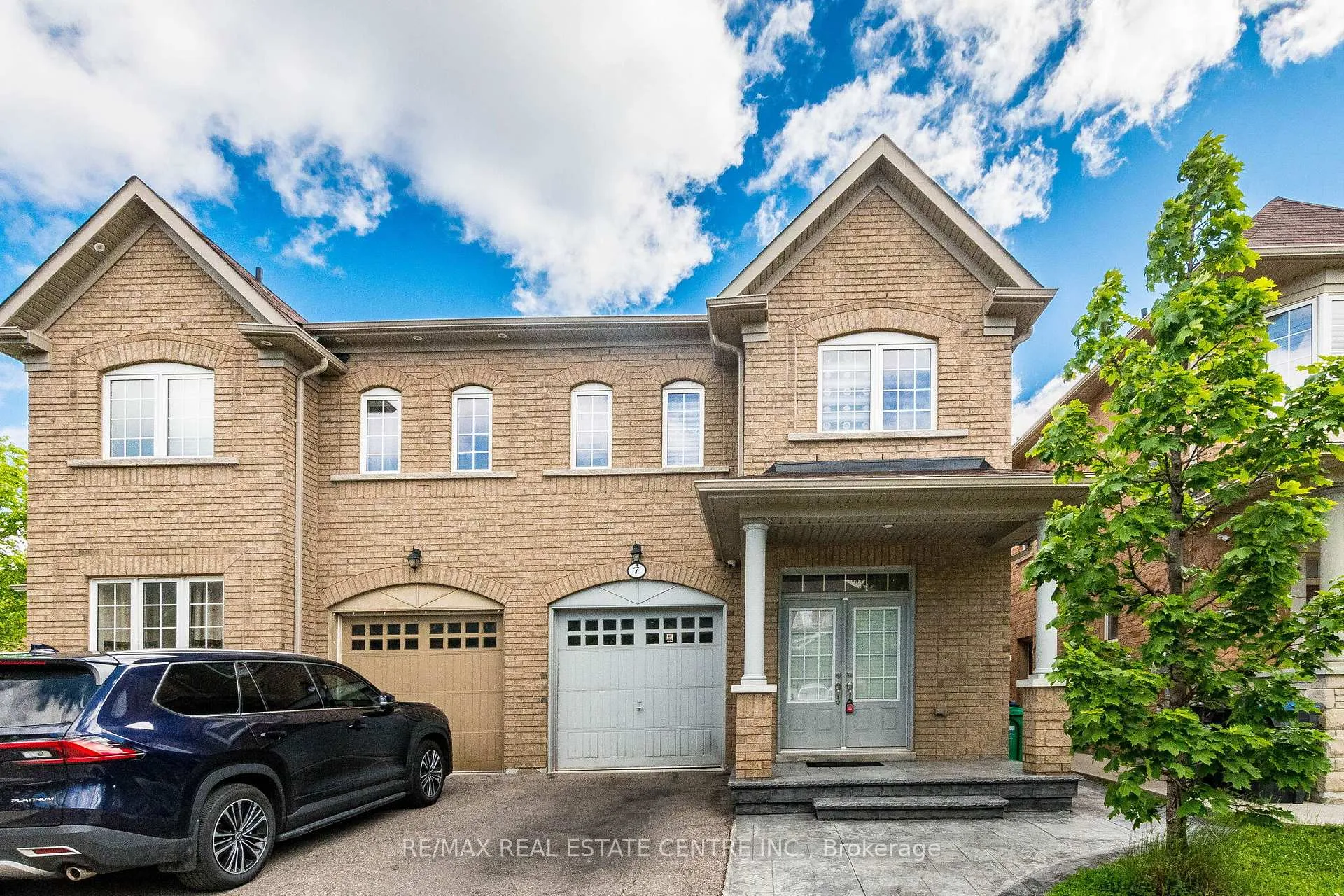 Photo 1 of 7 Loftsmoor Drive, Brampton, Sandringham-Wellington — HOMEH