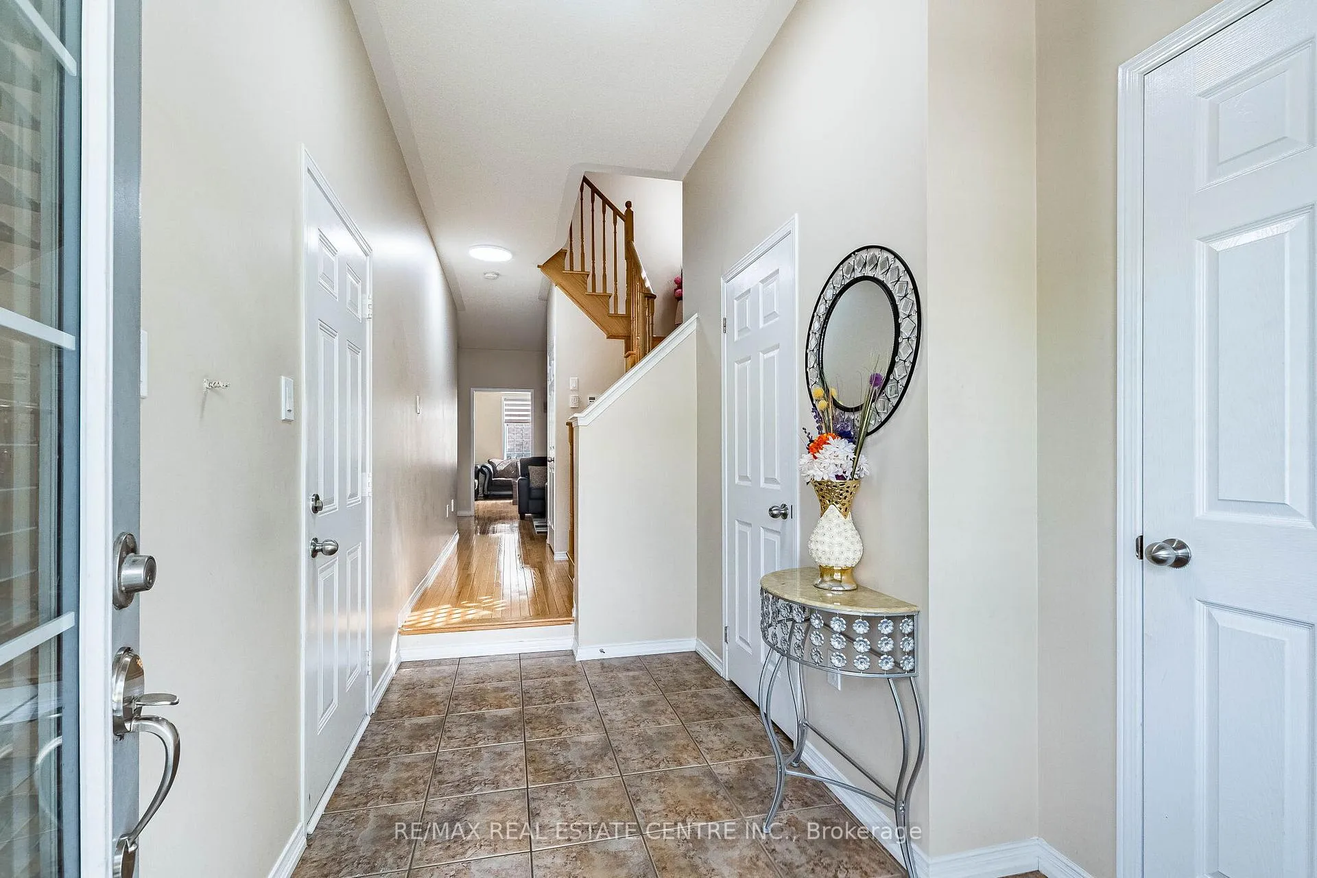 Photo 5 of 7 Loftsmoor Drive, Brampton, Sandringham-Wellington — HOMEH