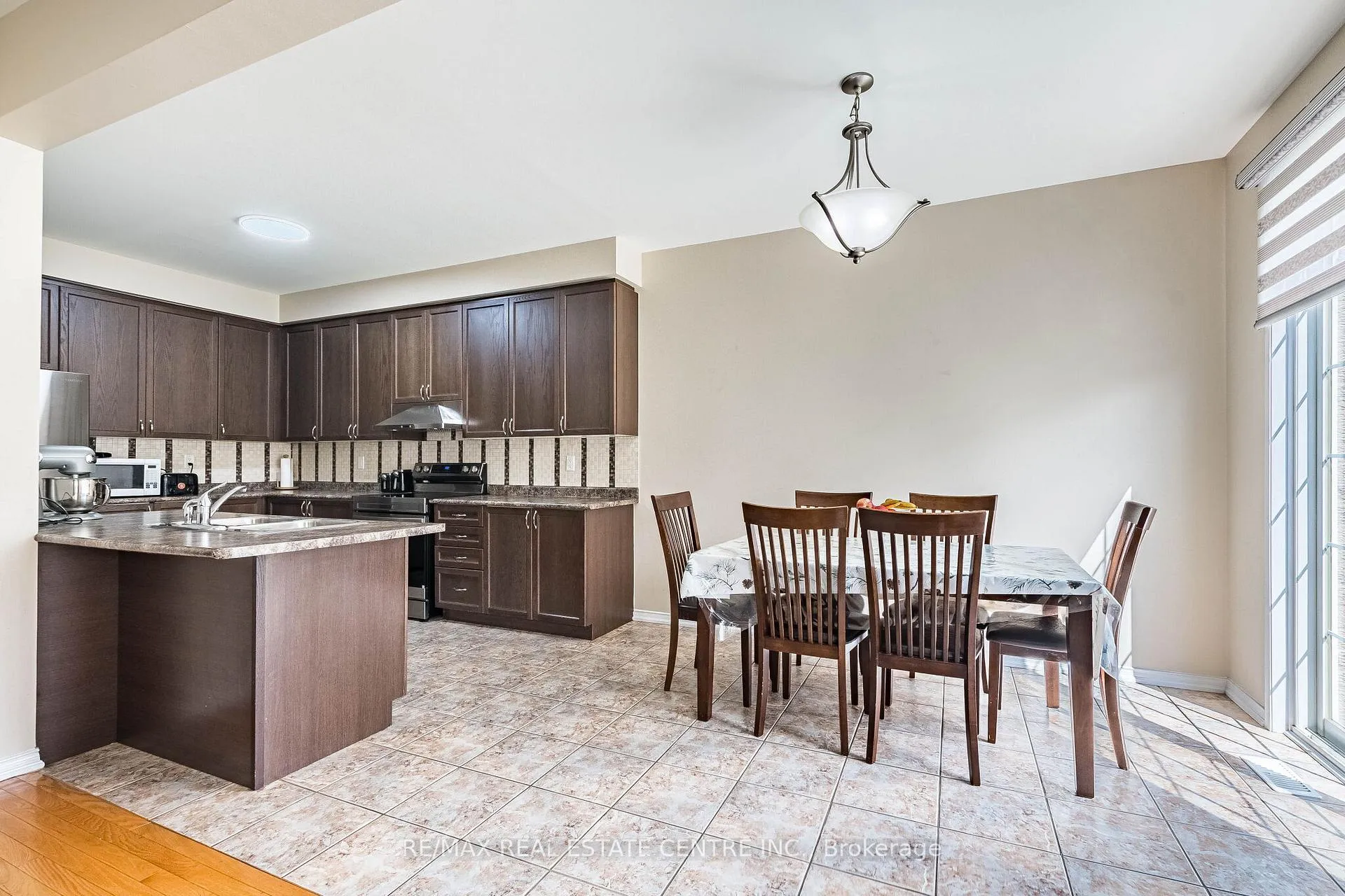 Photo 16 of 7 Loftsmoor Drive, Brampton, Sandringham-Wellington — HOMEH