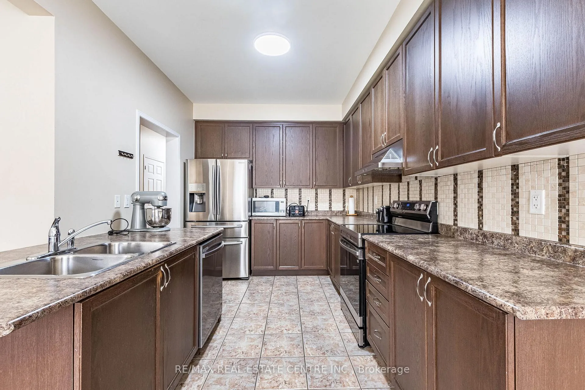 Photo 18 of 7 Loftsmoor Drive, Brampton, Sandringham-Wellington — HOMEH