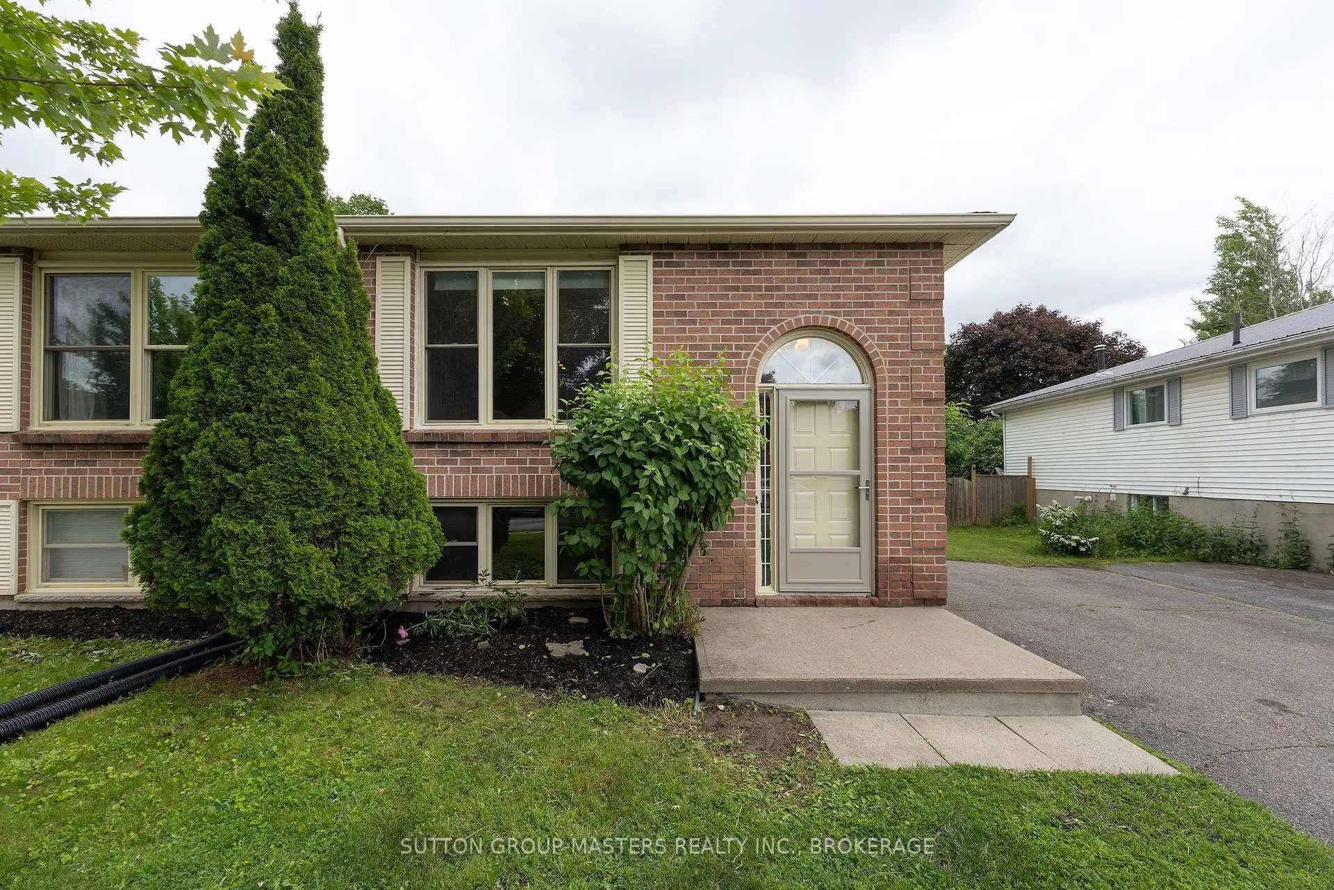 Photo 2 of 280 Owens Crescent, Kingston, East Gardiners Rd — HOMEH