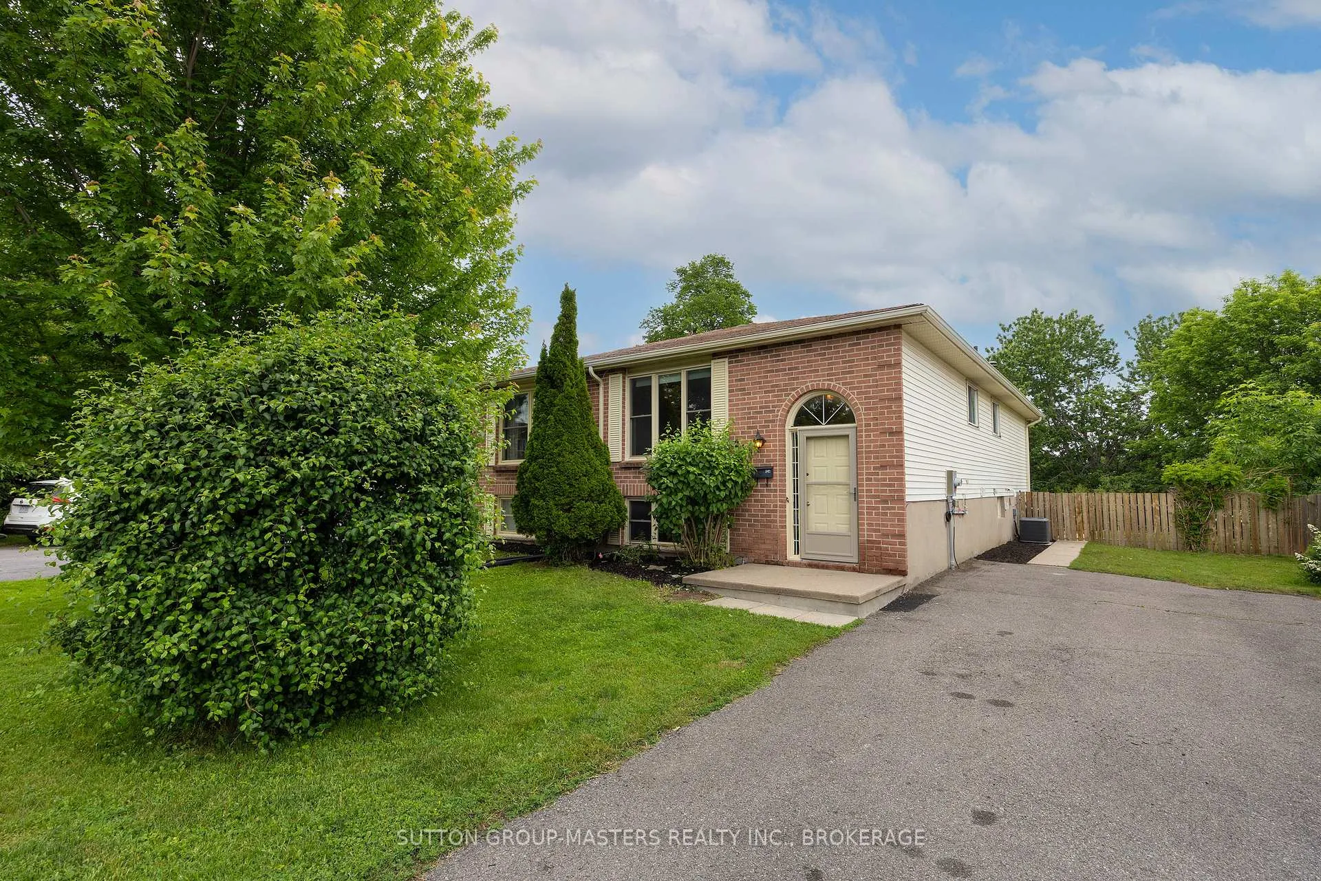 Photo 4 of 280 Owens Crescent, Kingston, East Gardiners Rd — HOMEH