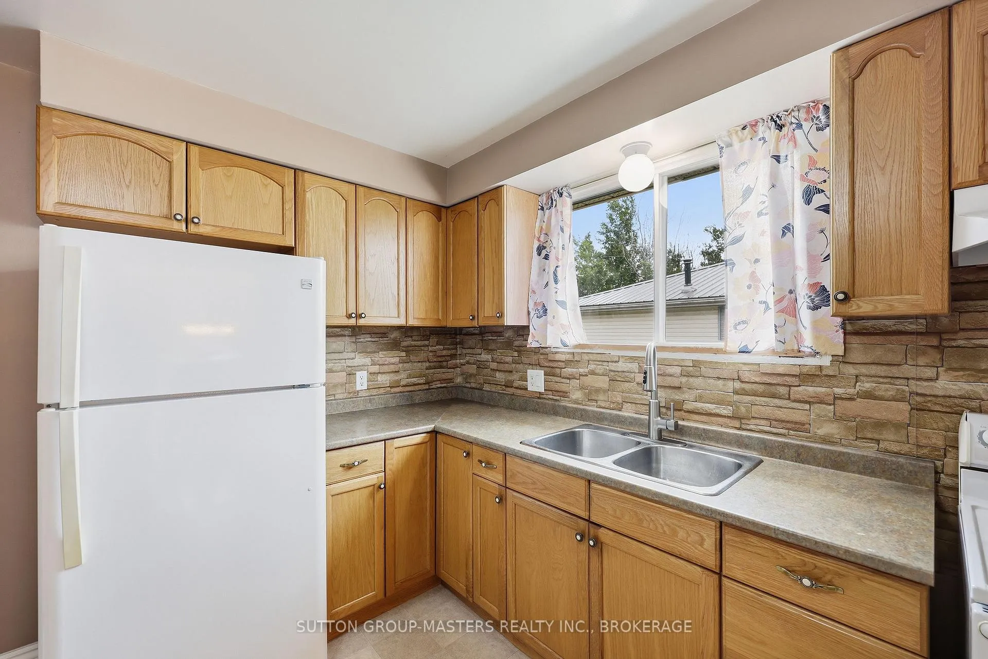 Photo 9 of 280 Owens Crescent, Kingston, East Gardiners Rd — HOMEH