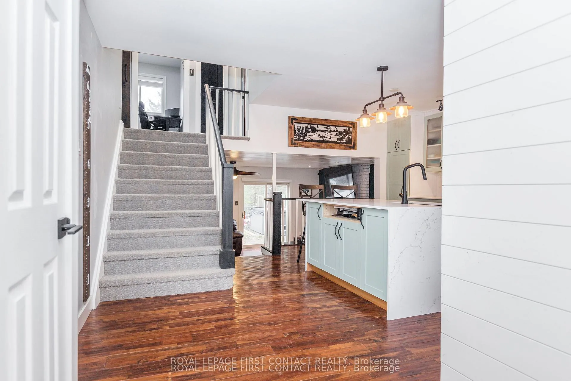Photo 4 of 243 Little Avenue, Barrie, Allandale Heights — HOMEH