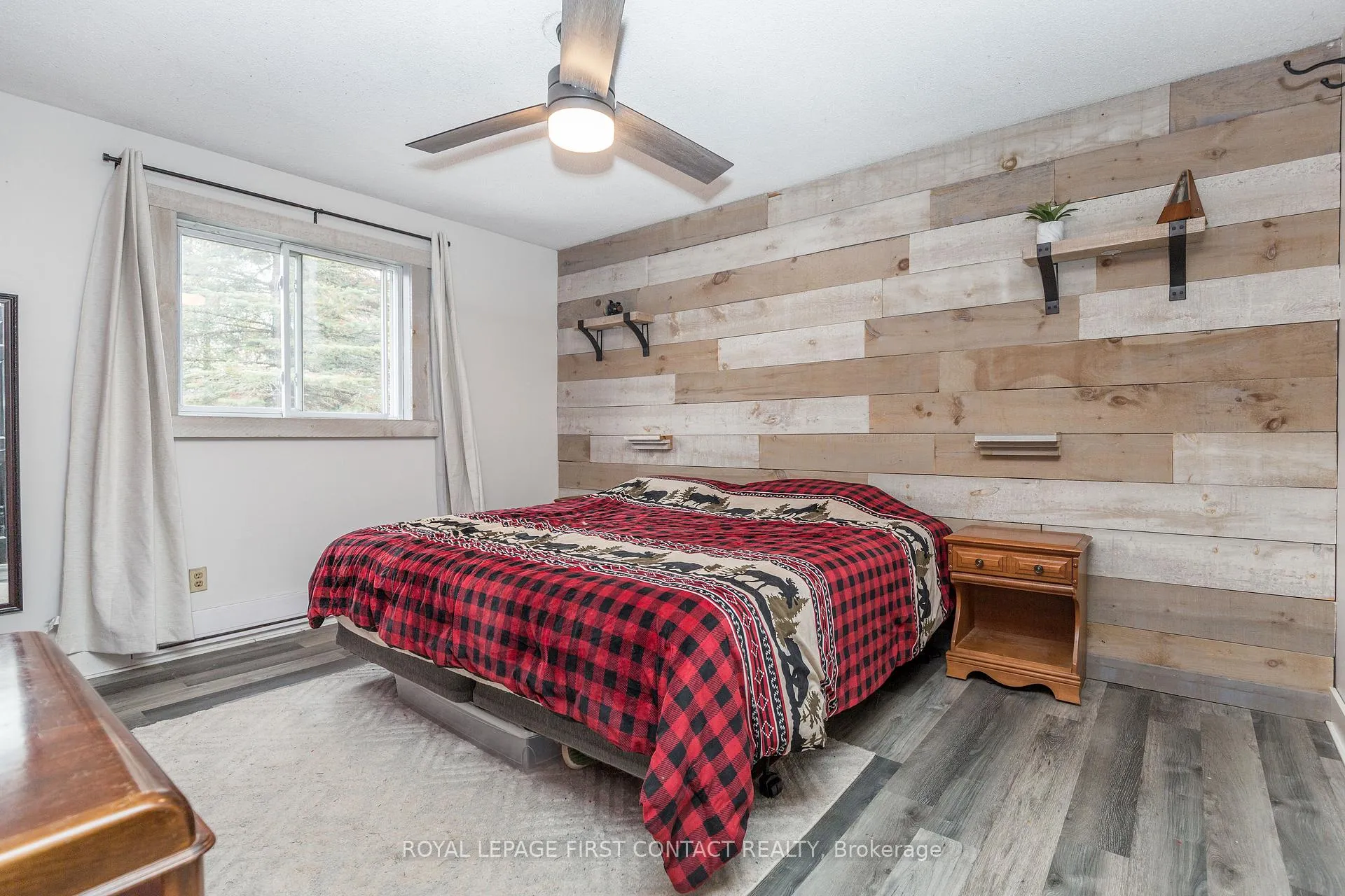 Photo 17 of 243 Little Avenue, Barrie, Allandale Heights — HOMEH