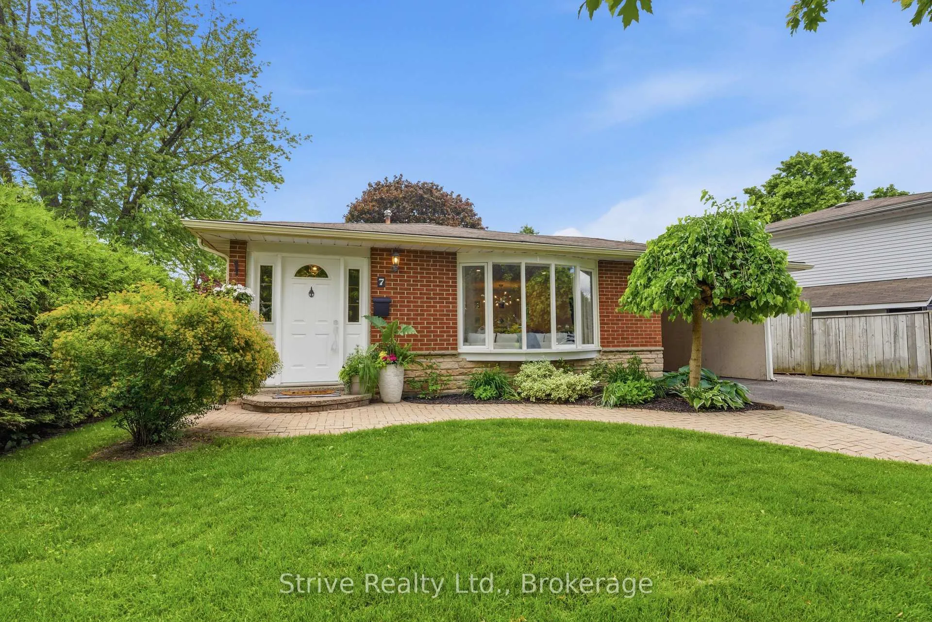 Photo 2 of 7 Albery Crescent, Ajax, South East — HOMEH