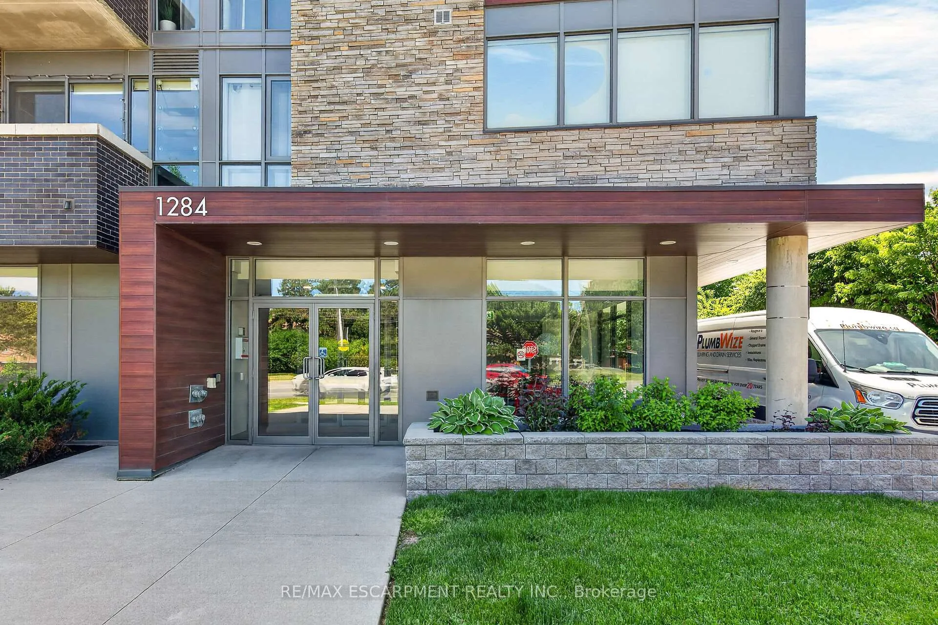 Photo 6 of Unit 214, 1284 Guelph Line, Burlington, Mountainside — HOMEH