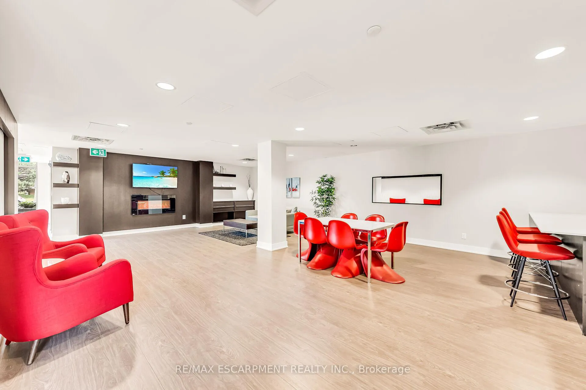 Photo 40 of Unit 214, 1284 Guelph Line, Burlington, Mountainside — HOMEH