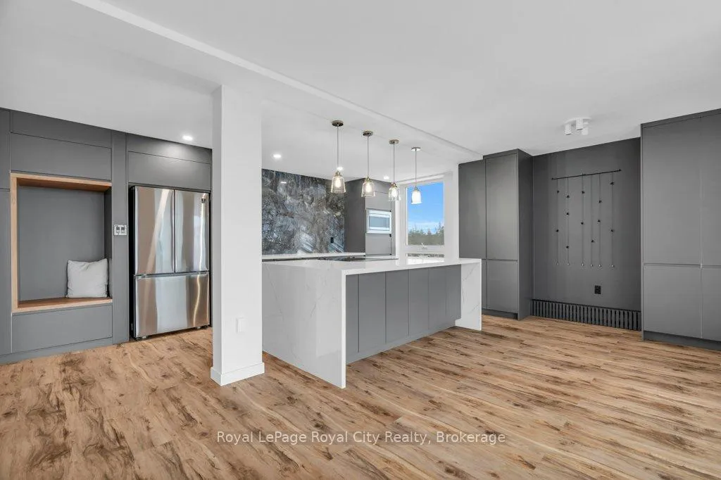 Front of Unit 511, 19 Woodlawn Road E