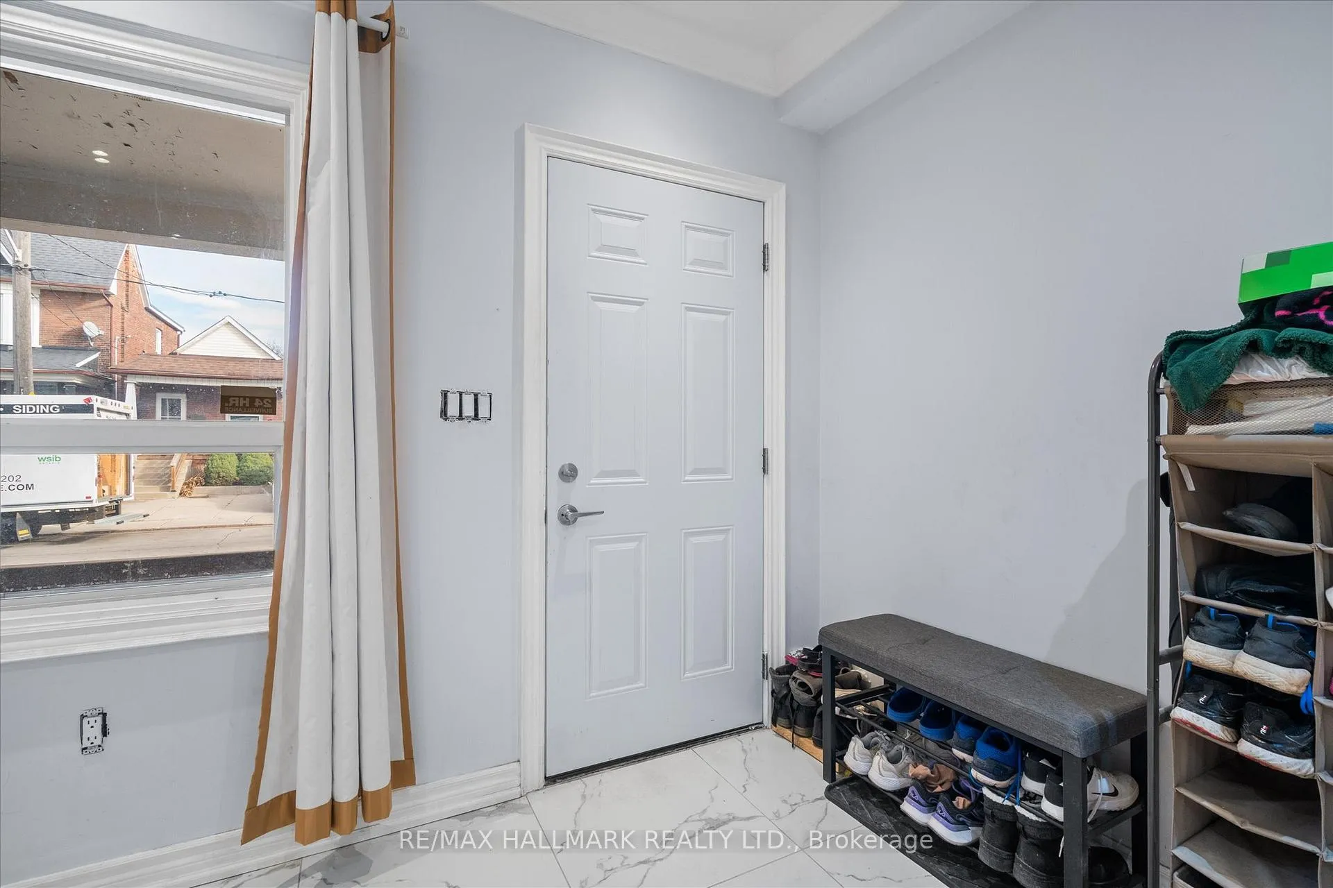 Photo 7 of 160 Silverthorn Avenue, Toronto, Keelesdale-Eglinton West — HOMEH