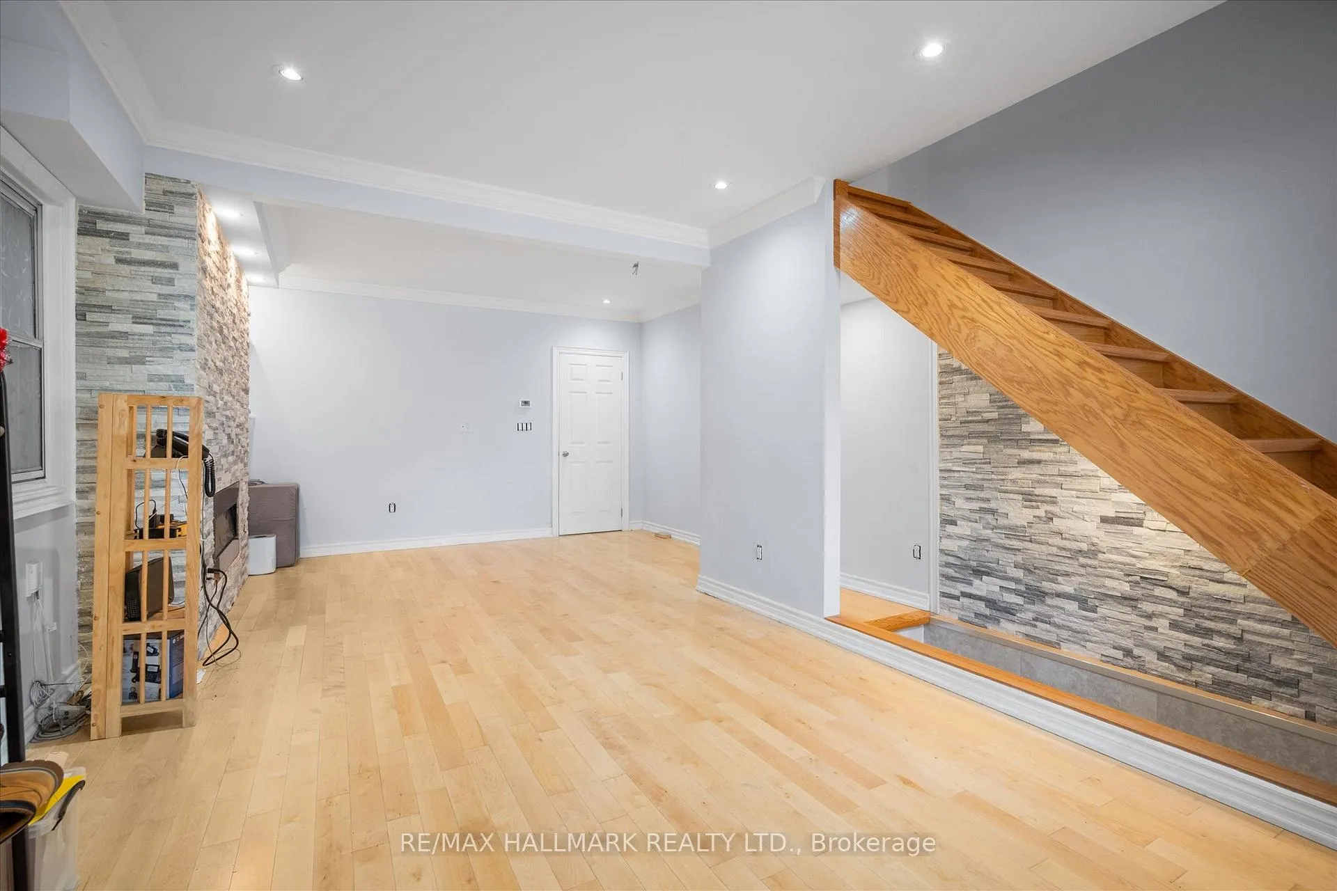 Photo 8 of 160 Silverthorn Avenue, Toronto, Keelesdale-Eglinton West — HOMEH
