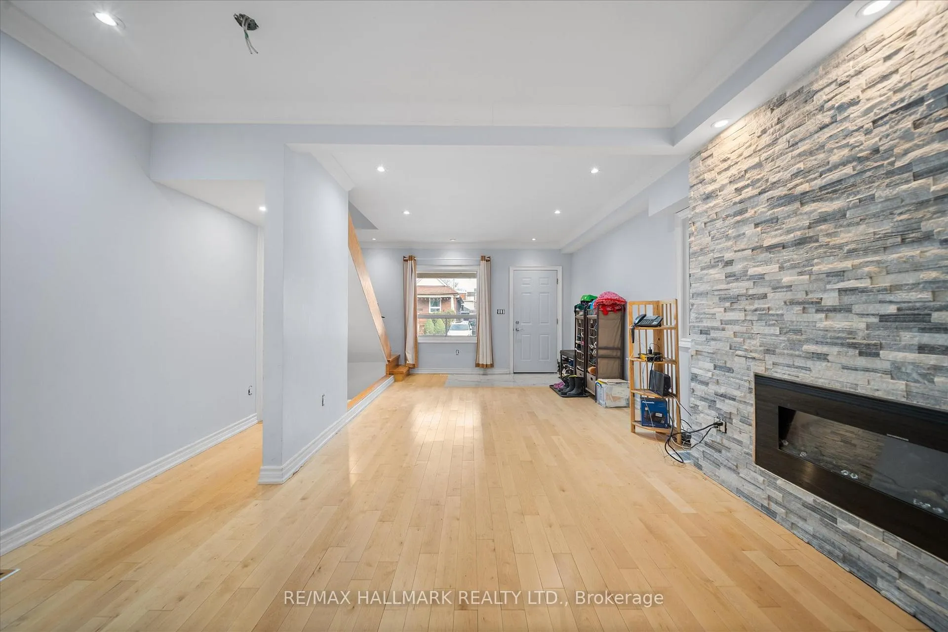 Photo 10 of 160 Silverthorn Avenue, Toronto, Keelesdale-Eglinton West — HOMEH