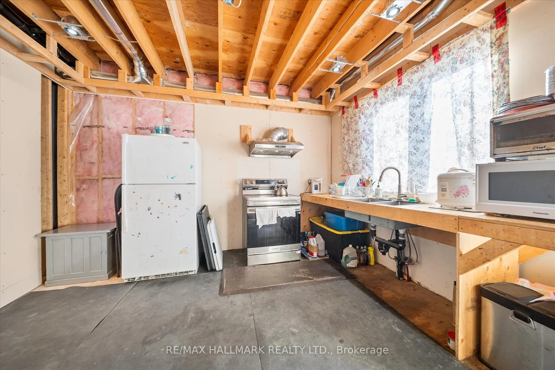 Photo 14 of 160 Silverthorn Avenue, Toronto, Keelesdale-Eglinton West — HOMEH