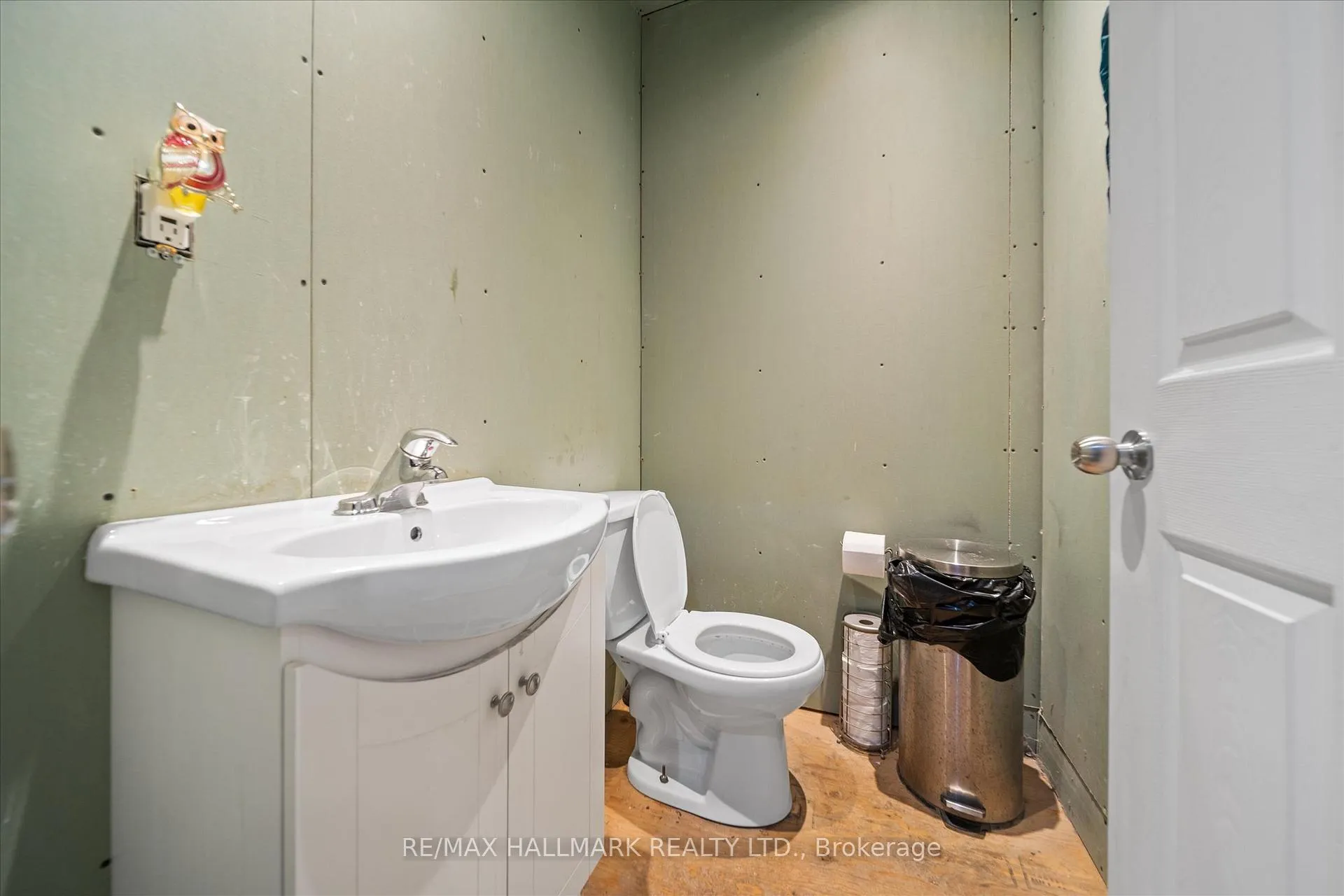 Photo 18 of 160 Silverthorn Avenue, Toronto, Keelesdale-Eglinton West — HOMEH